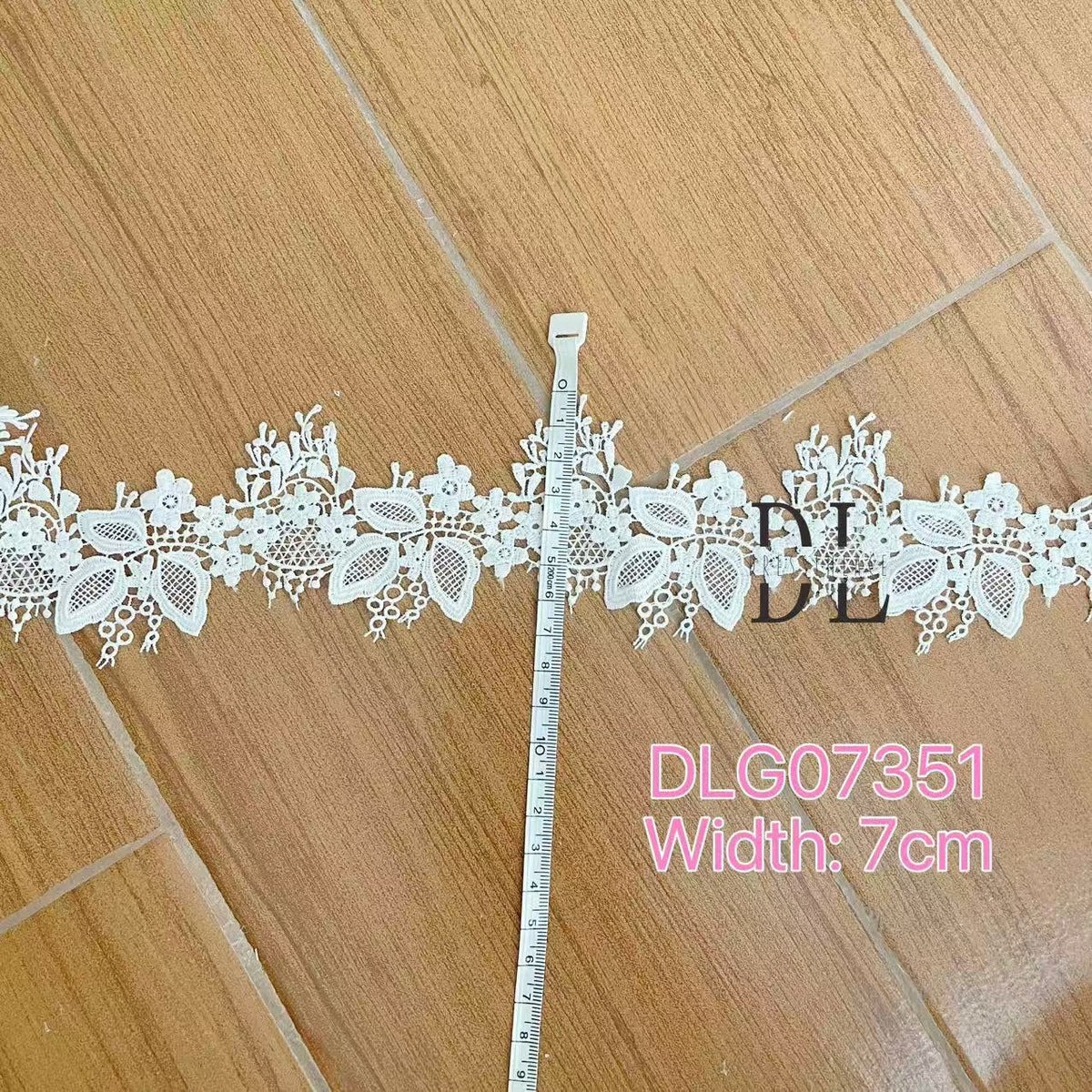 DLX15253 Ricamo Foglie Modello Tessuto di pizzo Bordi larghi 15 cm Perline e paillettes per veli da sposa