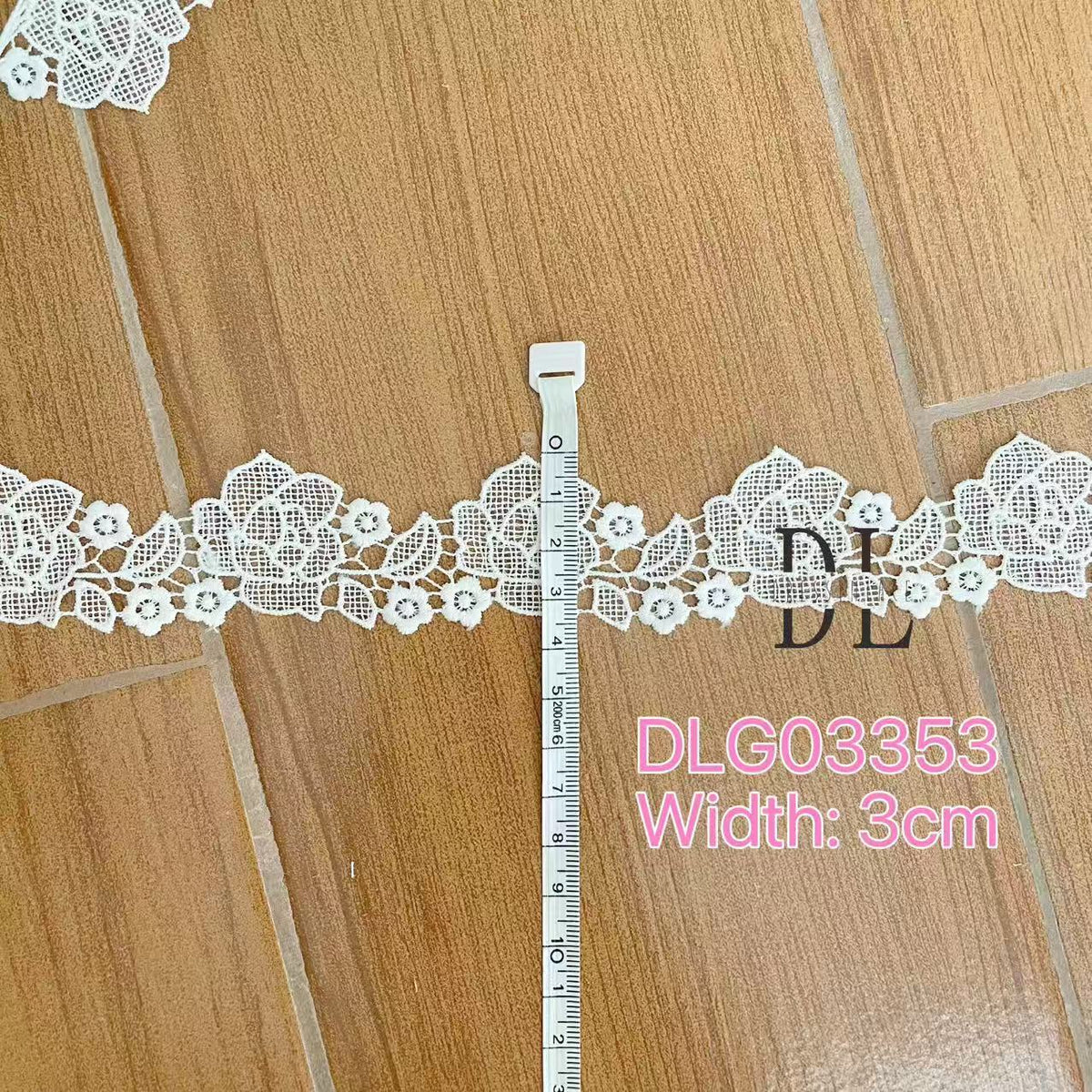 DLX15253 Ricamo Foglie Modello Tessuto di pizzo Bordi larghi 15 cm Perline e paillettes per veli da sposa