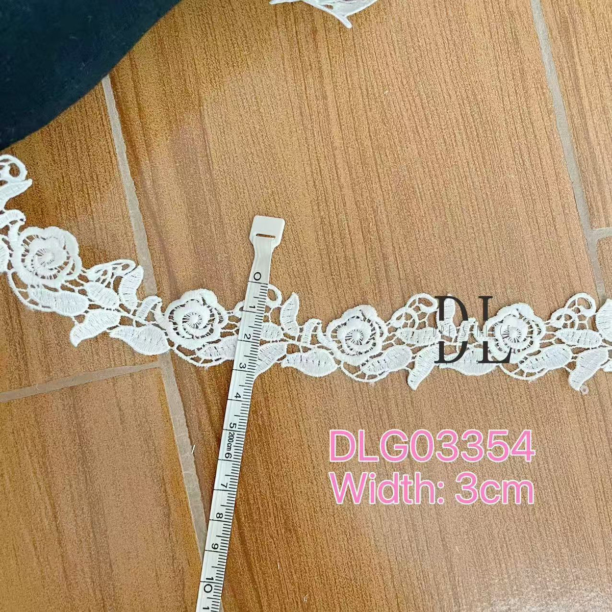 DLX15253 Ricamo Foglie Modello Tessuto di pizzo Bordi larghi 15 cm Perline e paillettes per veli da sposa