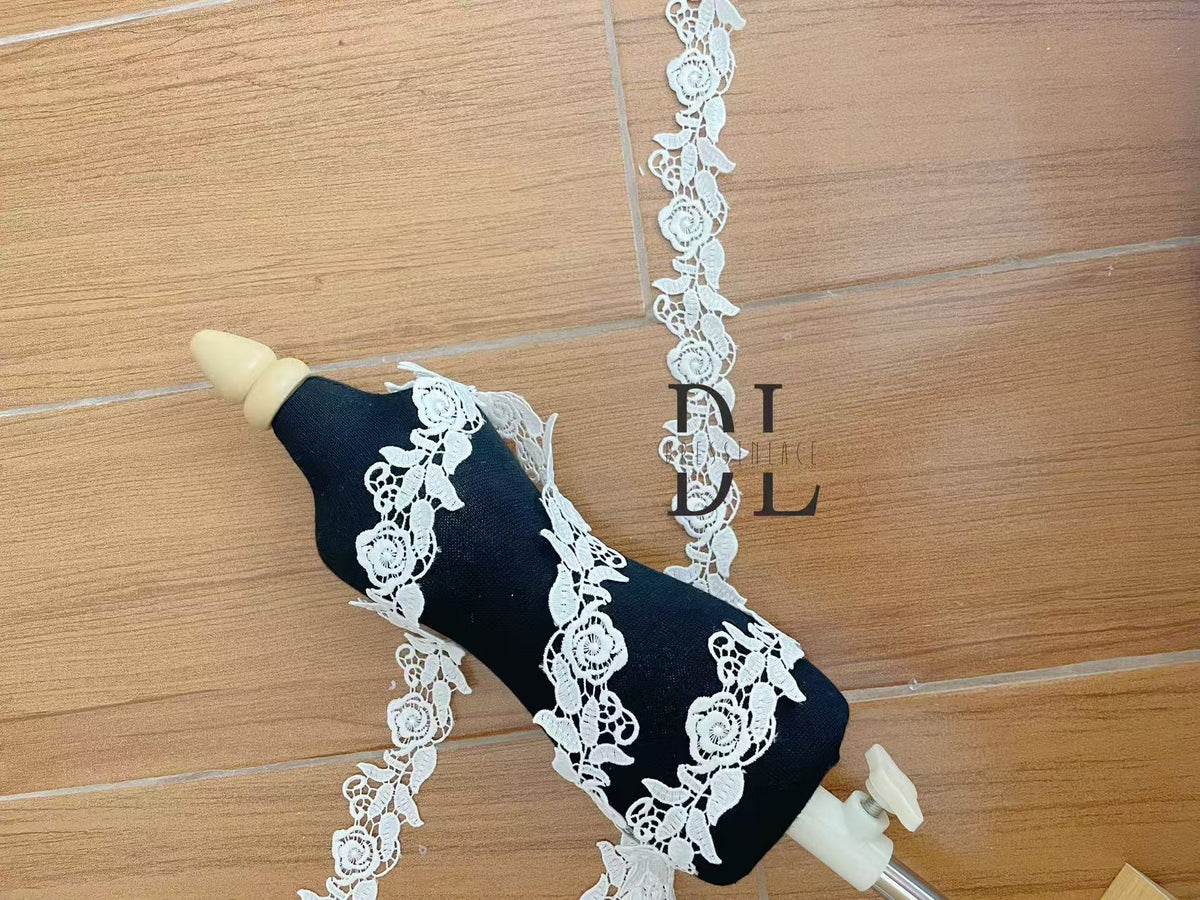 DLX15253 Ricamo Foglie Modello Tessuto di pizzo Bordi larghi 15 cm Perline e paillettes per veli da sposa