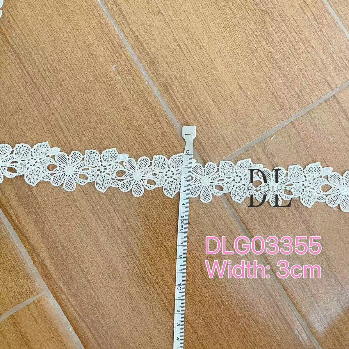 DLX15253 Ricamo Foglie Modello Tessuto di pizzo Bordi larghi 15 cm Perline e paillettes per veli da sposa