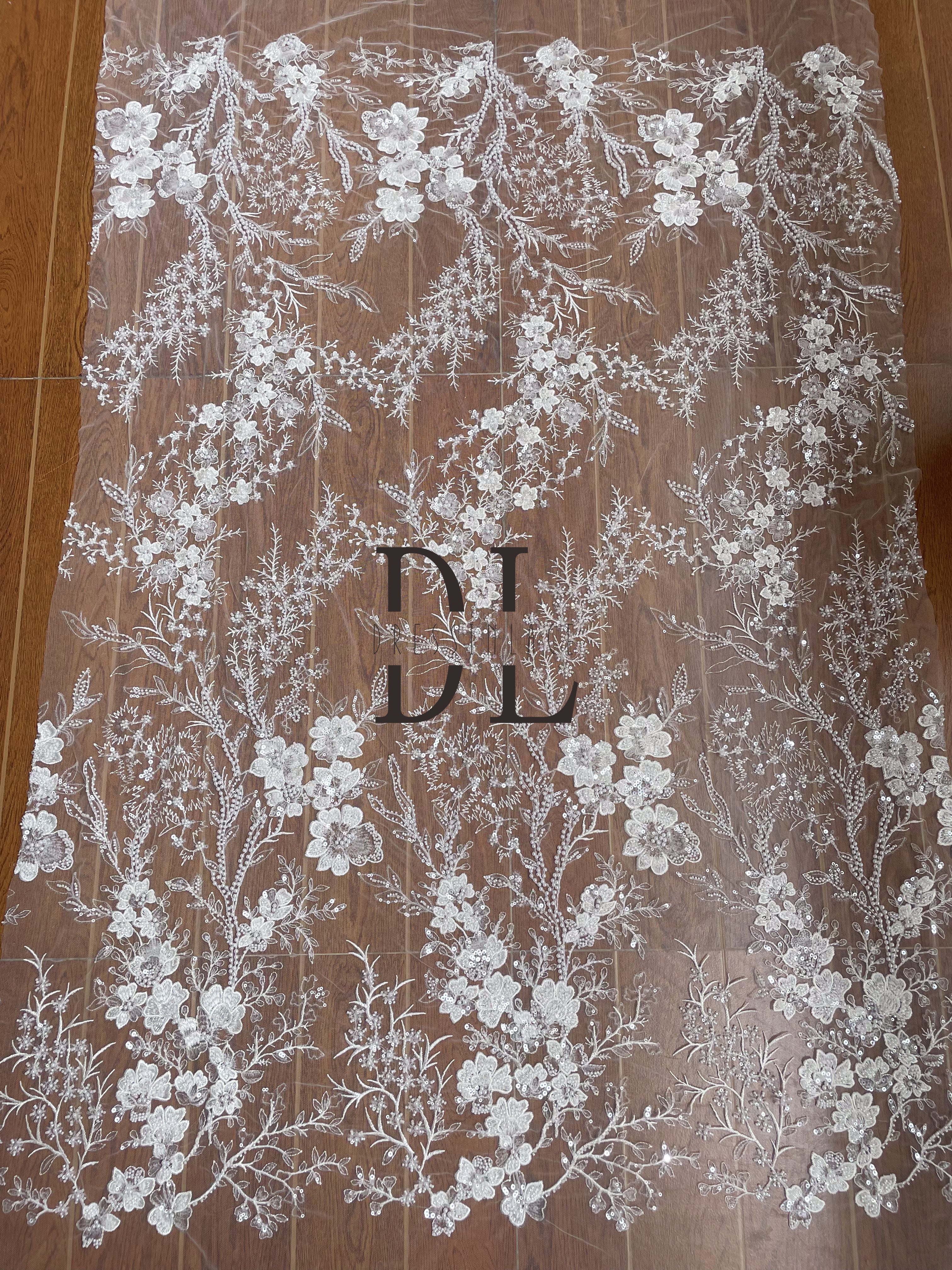 DL130162 Tejido de encaje bordado con cuentas y lentejuelas con pequeñas flores: tejidos exquisitos para vestidos de novia 