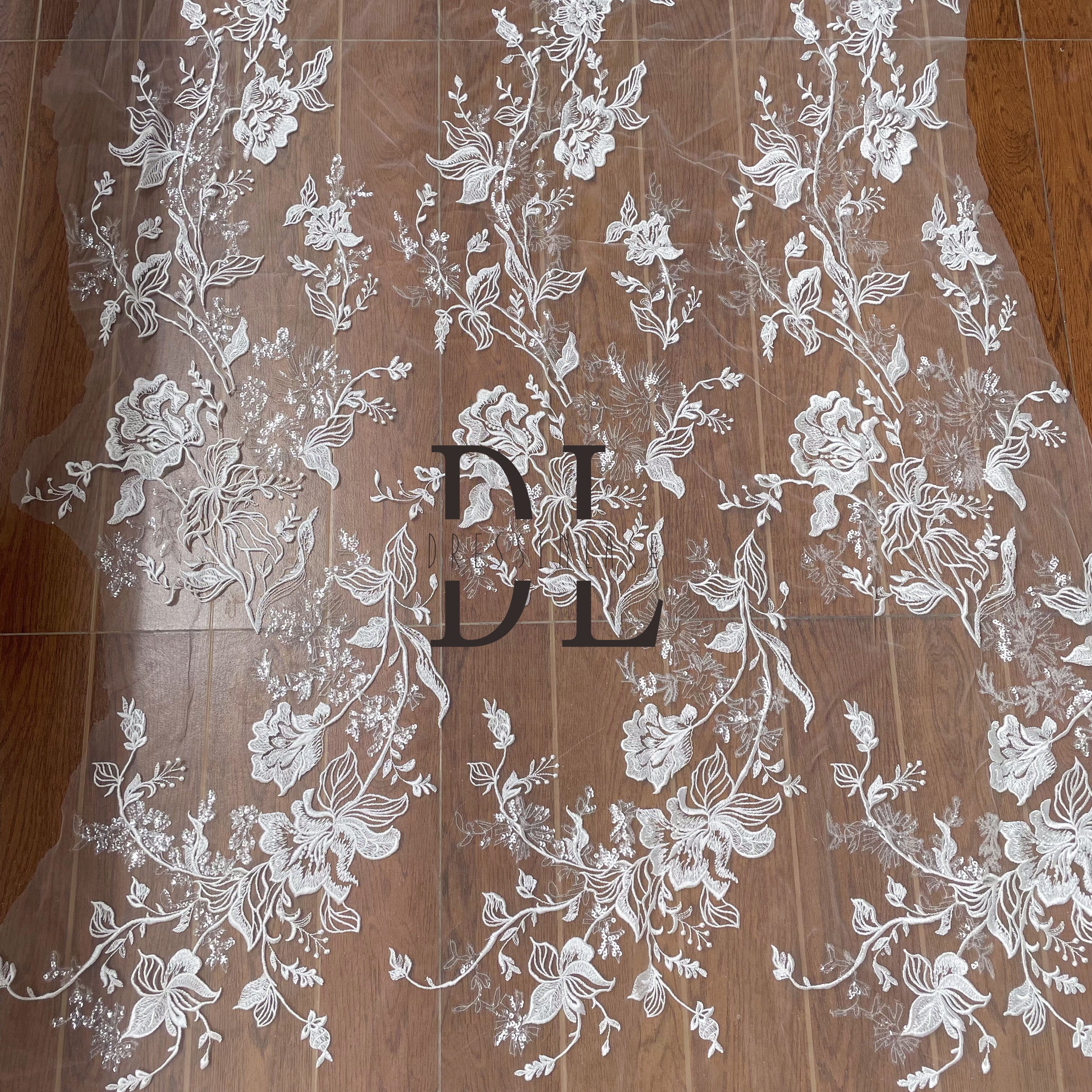 DL130163 Tessuti in pizzo ricamato di alta qualità con paillettes lucide per abiti da sposa – Texture morbida e delicata sulla pelle 