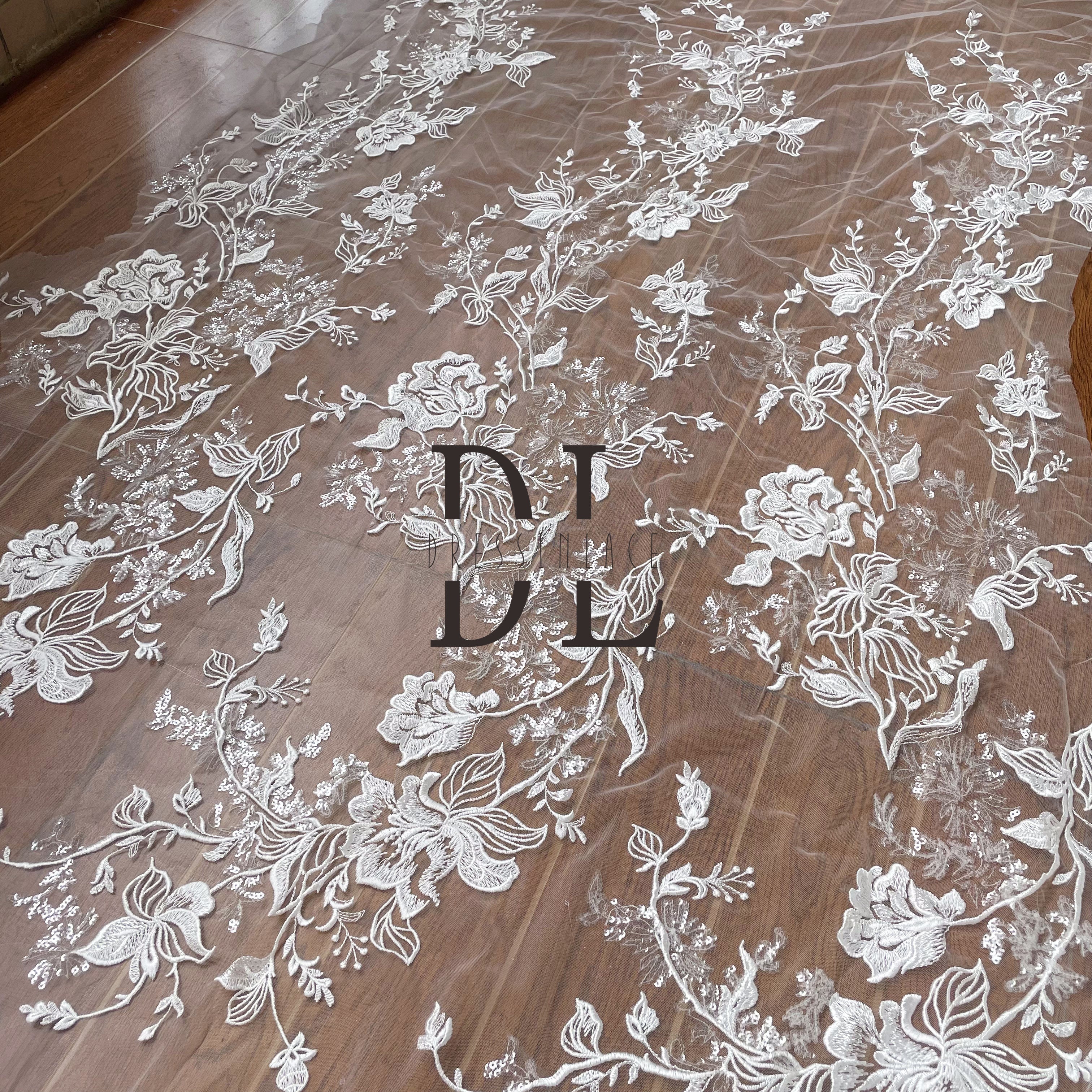 DL130163 Tessuti in pizzo ricamato di alta qualità con paillettes lucide per abiti da sposa – Texture morbida e delicata sulla pelle 