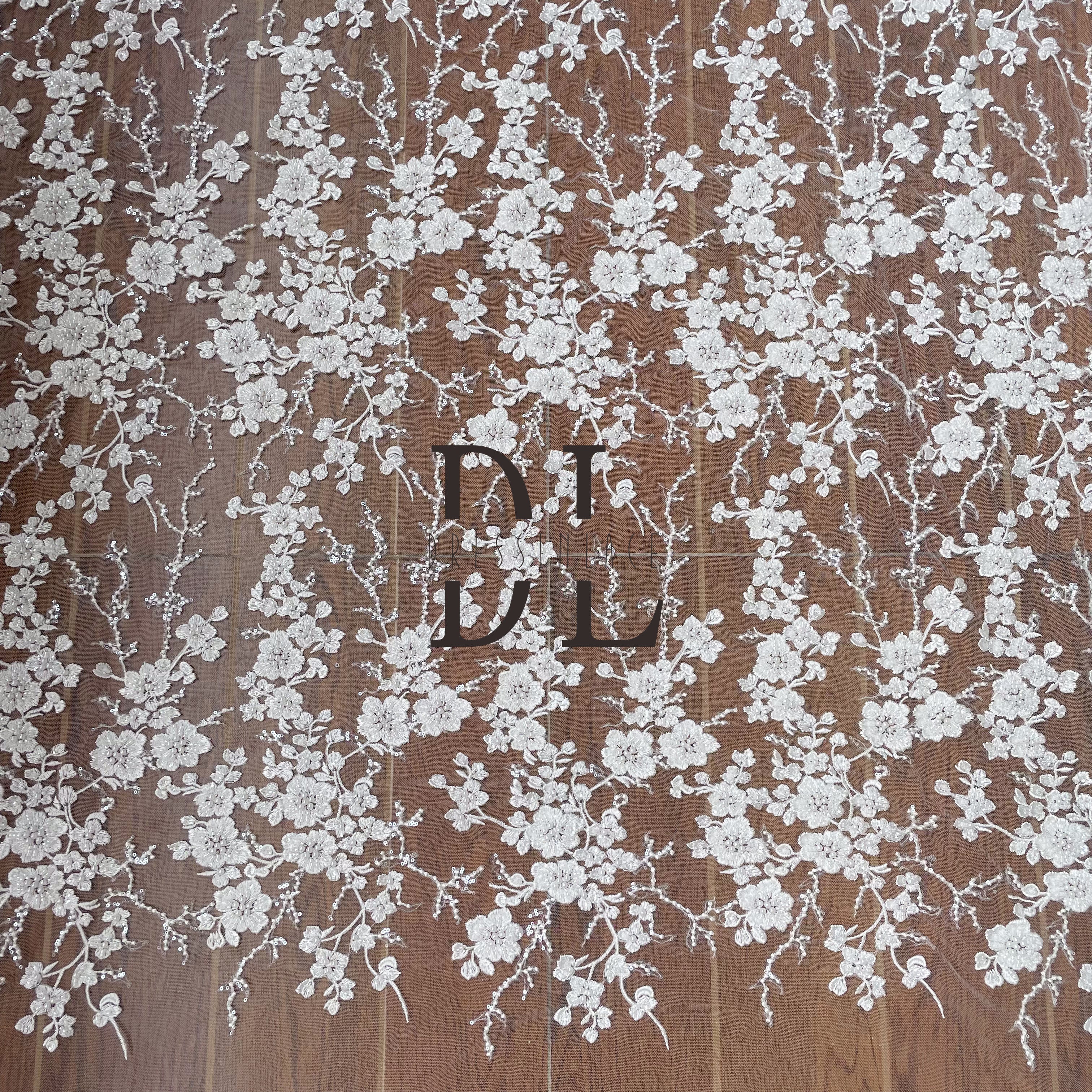 DL130169 Floras Squisito Tessuto di pizzo ricamato con perline scintillanti - Per abiti da sposa perfetti DL130169 