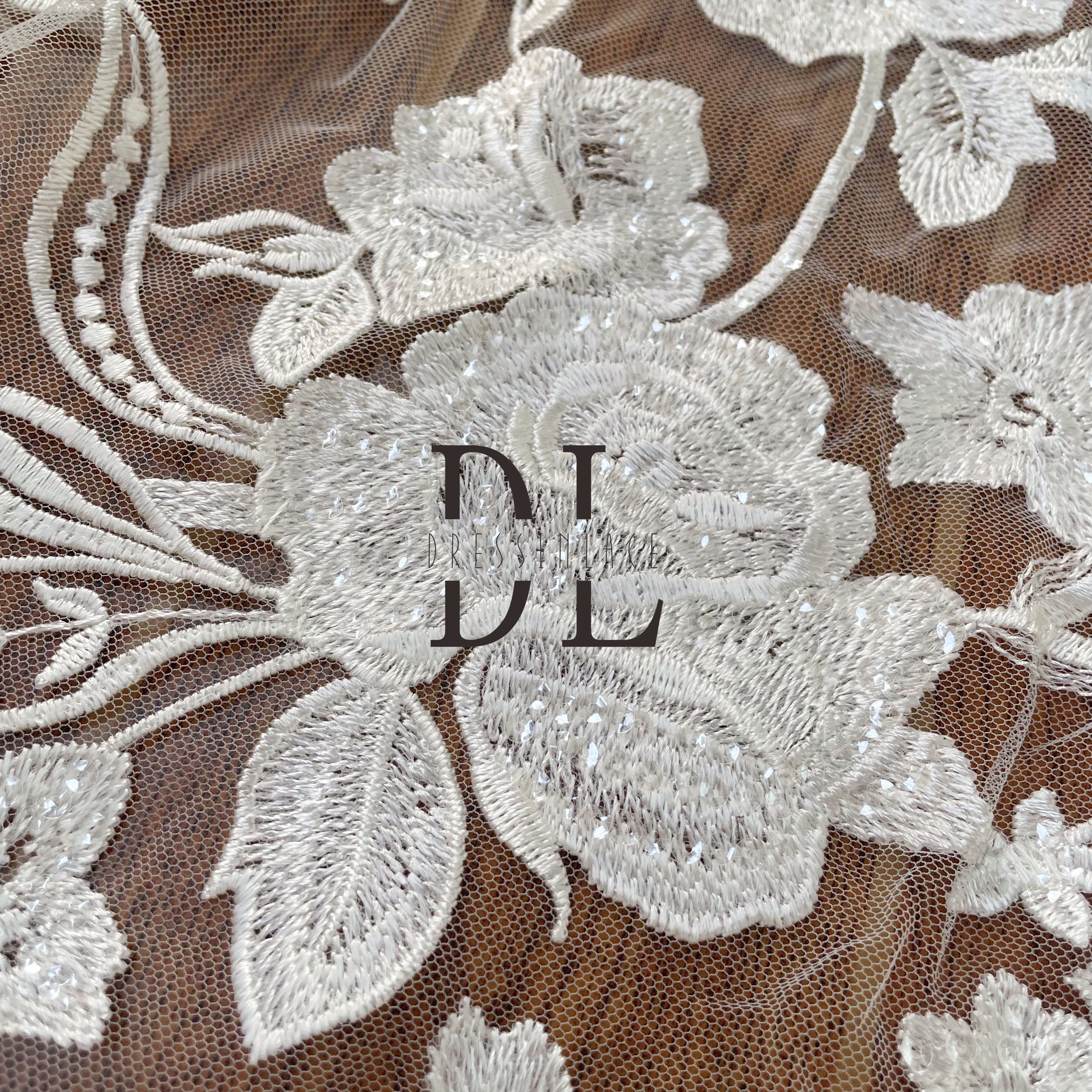 DL130077 Tessuto in pizzo ricamato multistrato con paillettes lucide per abiti da sposa – Texture morbida e delicata sulla pelle DL130077 