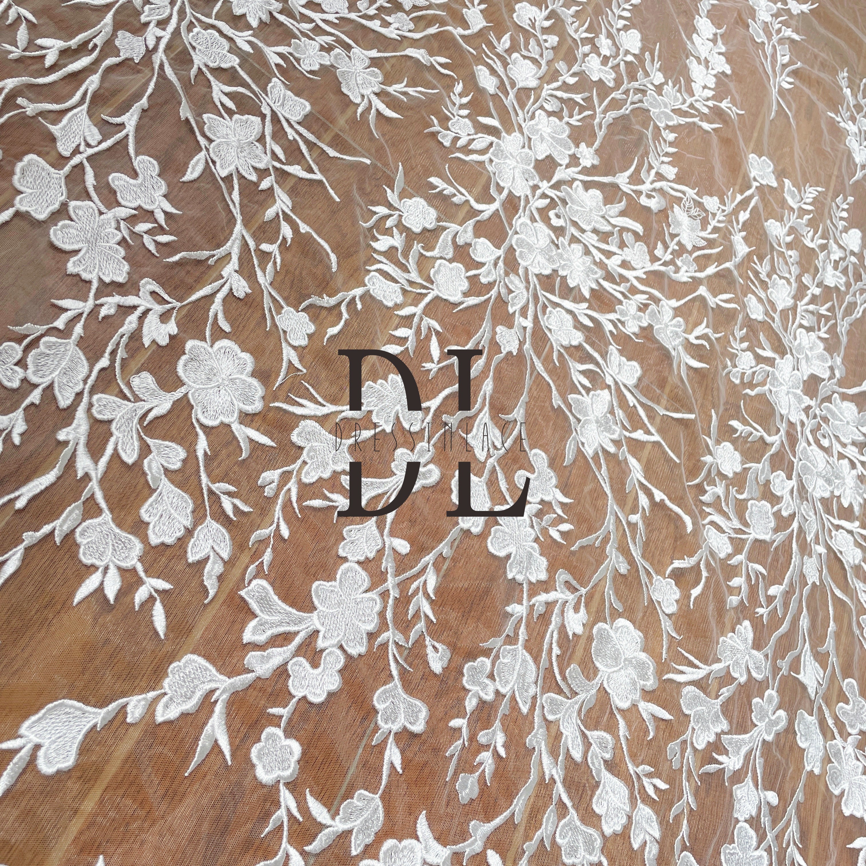 DL130082 Classical Exquisite Flower Pattern Embroidery Lace Fabric - Polyester Material