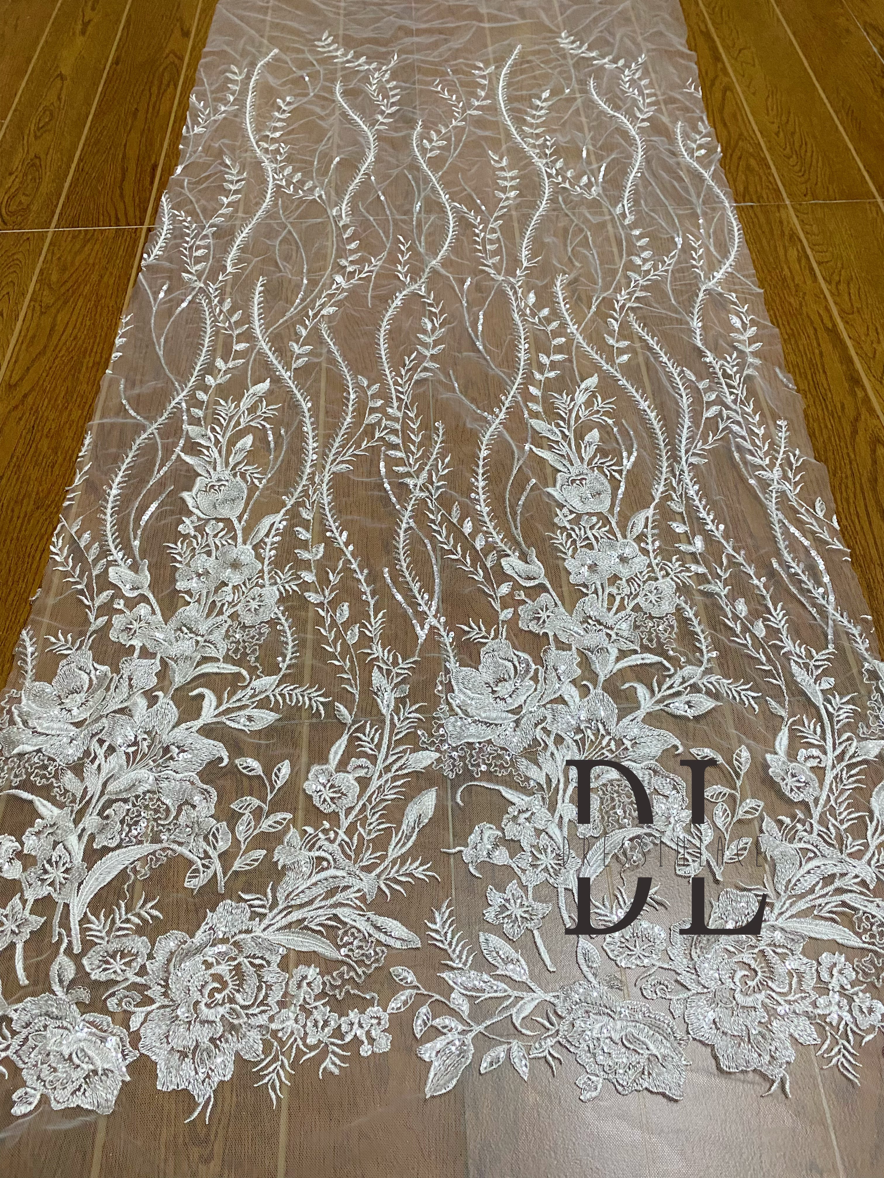 DL130156 Bellissimo tessuto in pizzo ricamato con paillettes scintillanti per eleganti abiti da sposa 