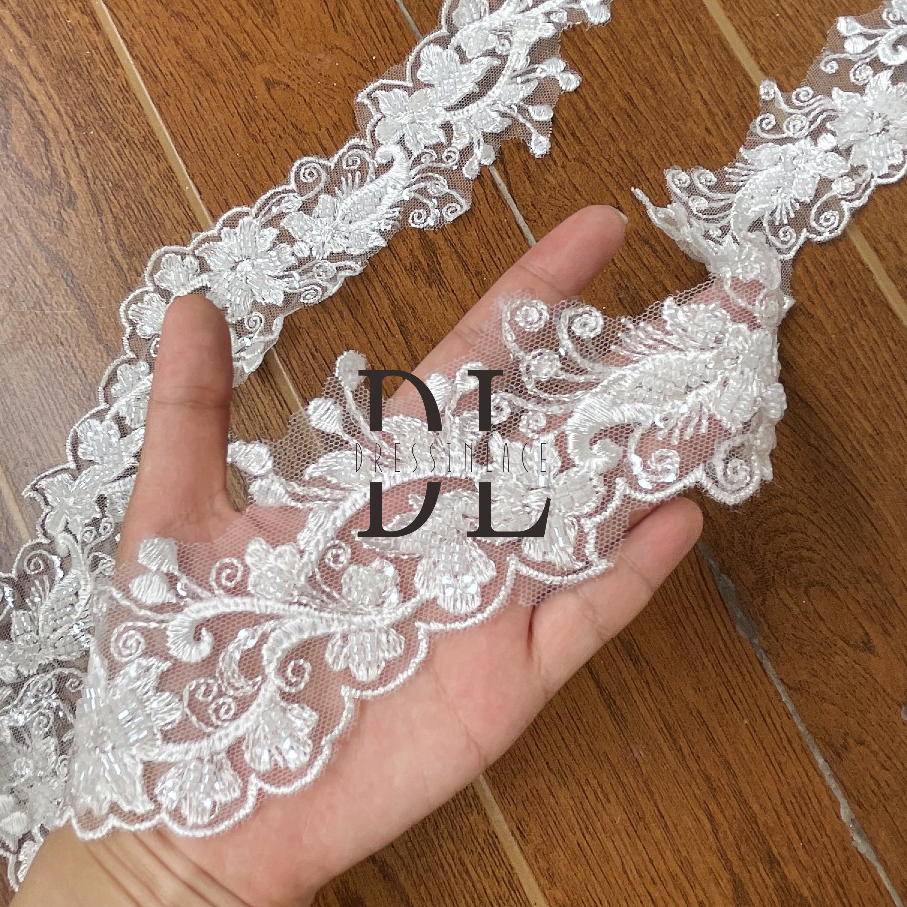 DLX50255 Bordi in pizzo ricamati con perline e paillettes lucide, larghi 5 cm, perline e paillettes per abiti e veli da sposa