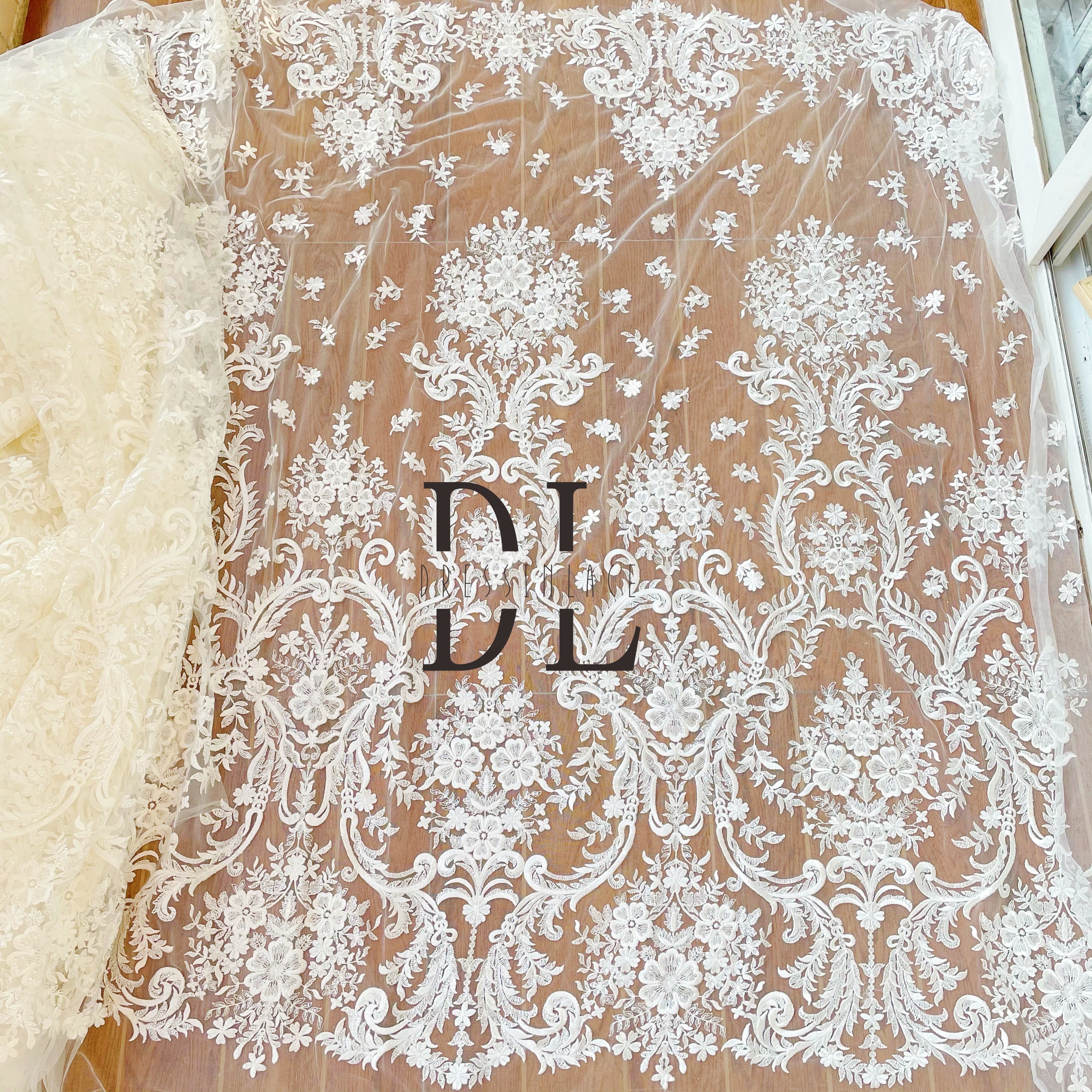 DL130005 Thick Embroidery Lace Fabric for Wedding Dress - Shimmering Transparent Mesh with Trendy Floral Elements and Fluid Lines