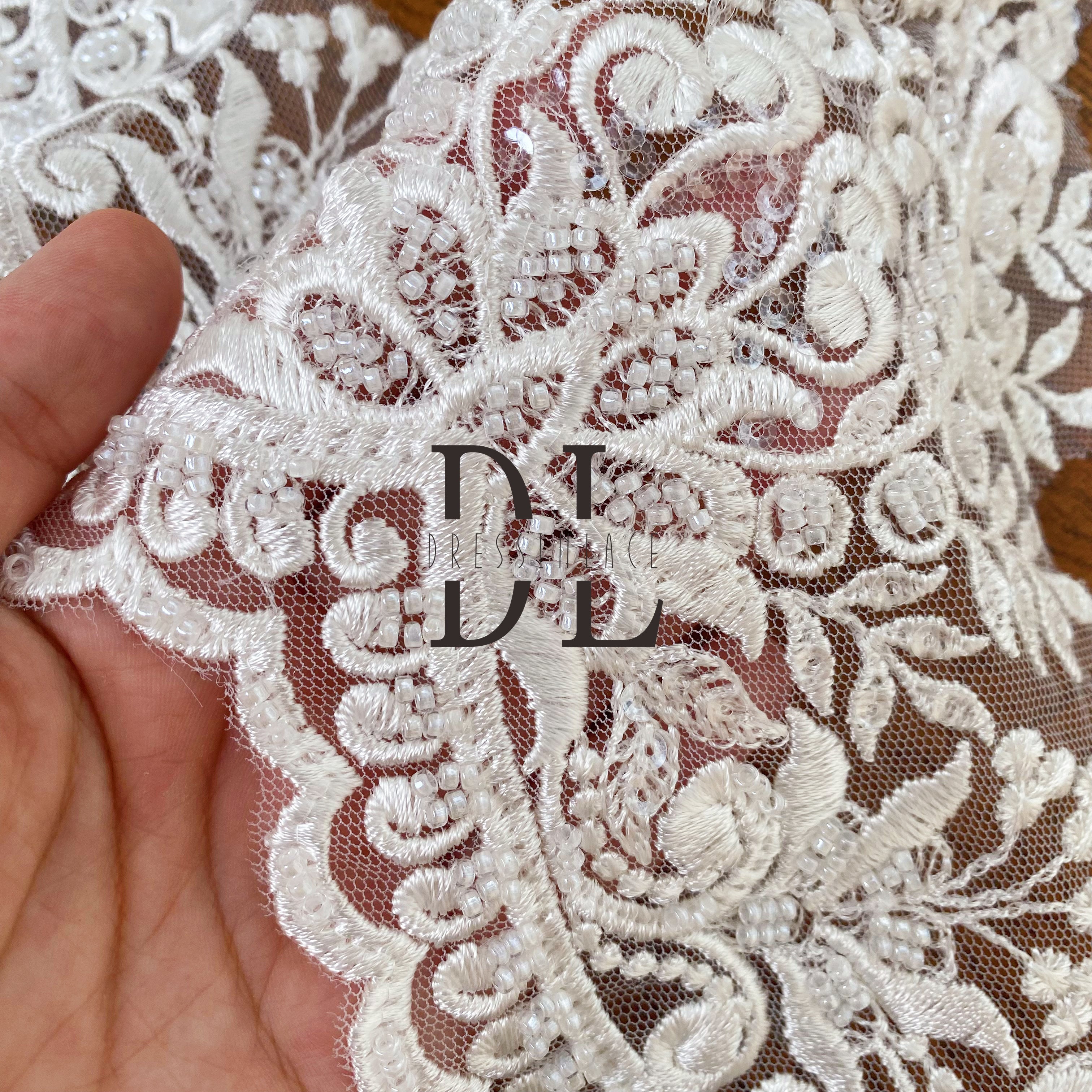 DLX185233 Squisito bordo in pizzo ricamato decorato con perline e paillettes - Accessorio perfetto per abito da sposa per onde accentuate DLX185233 