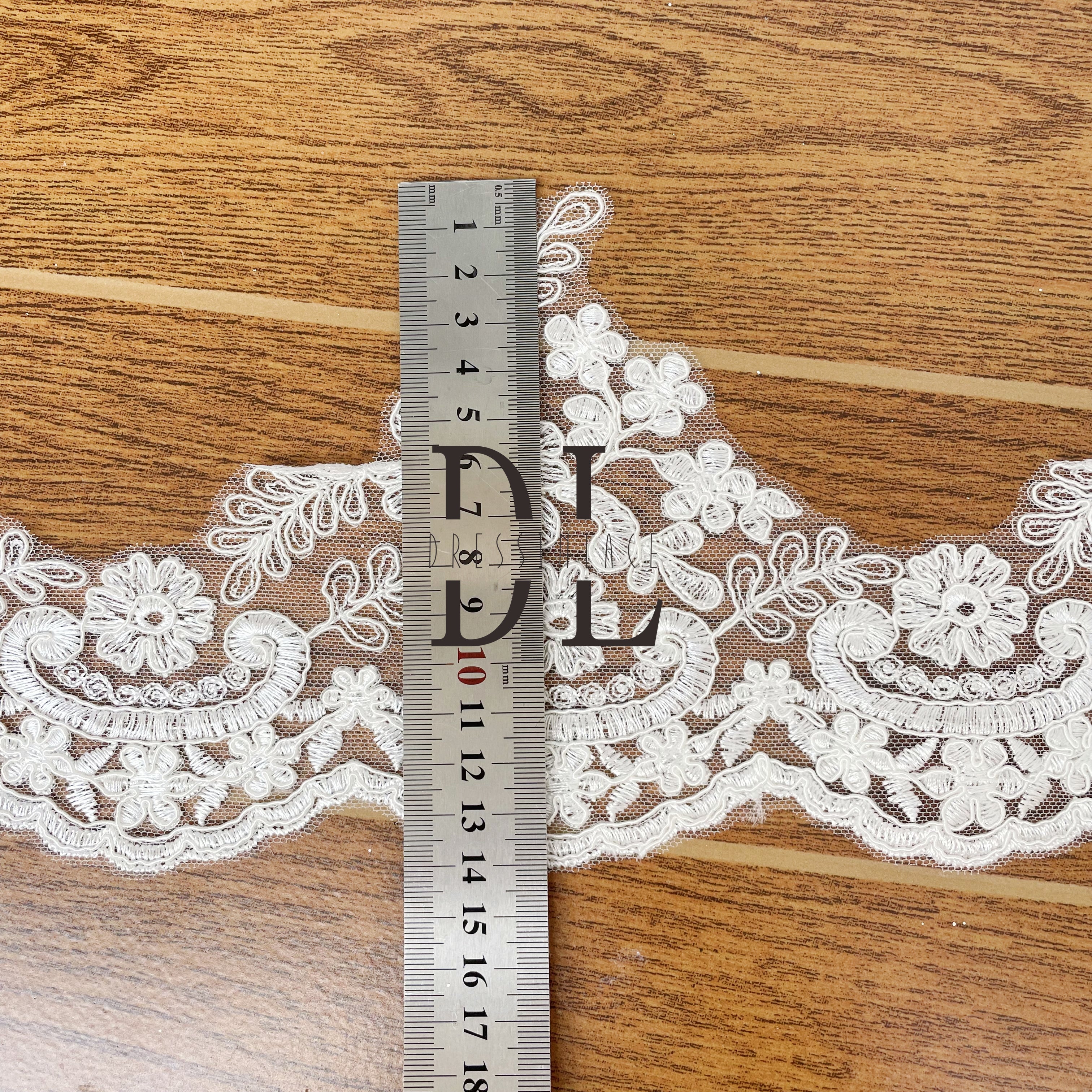 DLX17230 Classic Design Trimming Lace with Elegant Bone Lines DLX17230