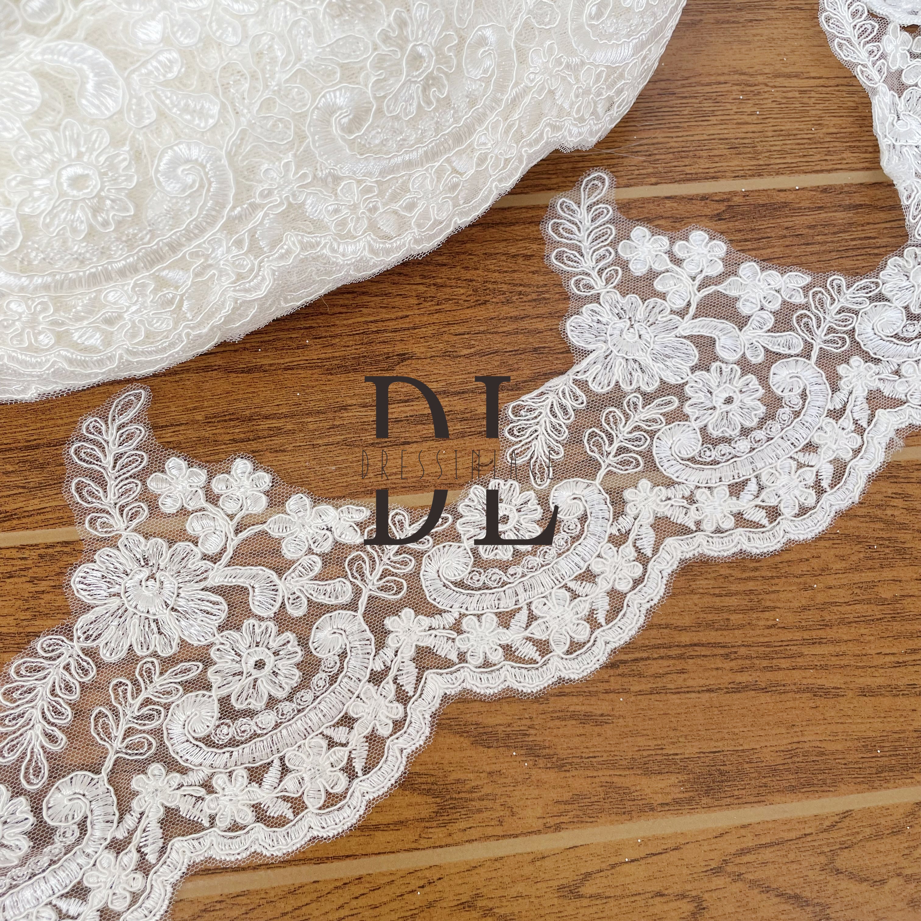 DLX17230 Classic Design Trimming Lace with Elegant Bone Lines DLX17230