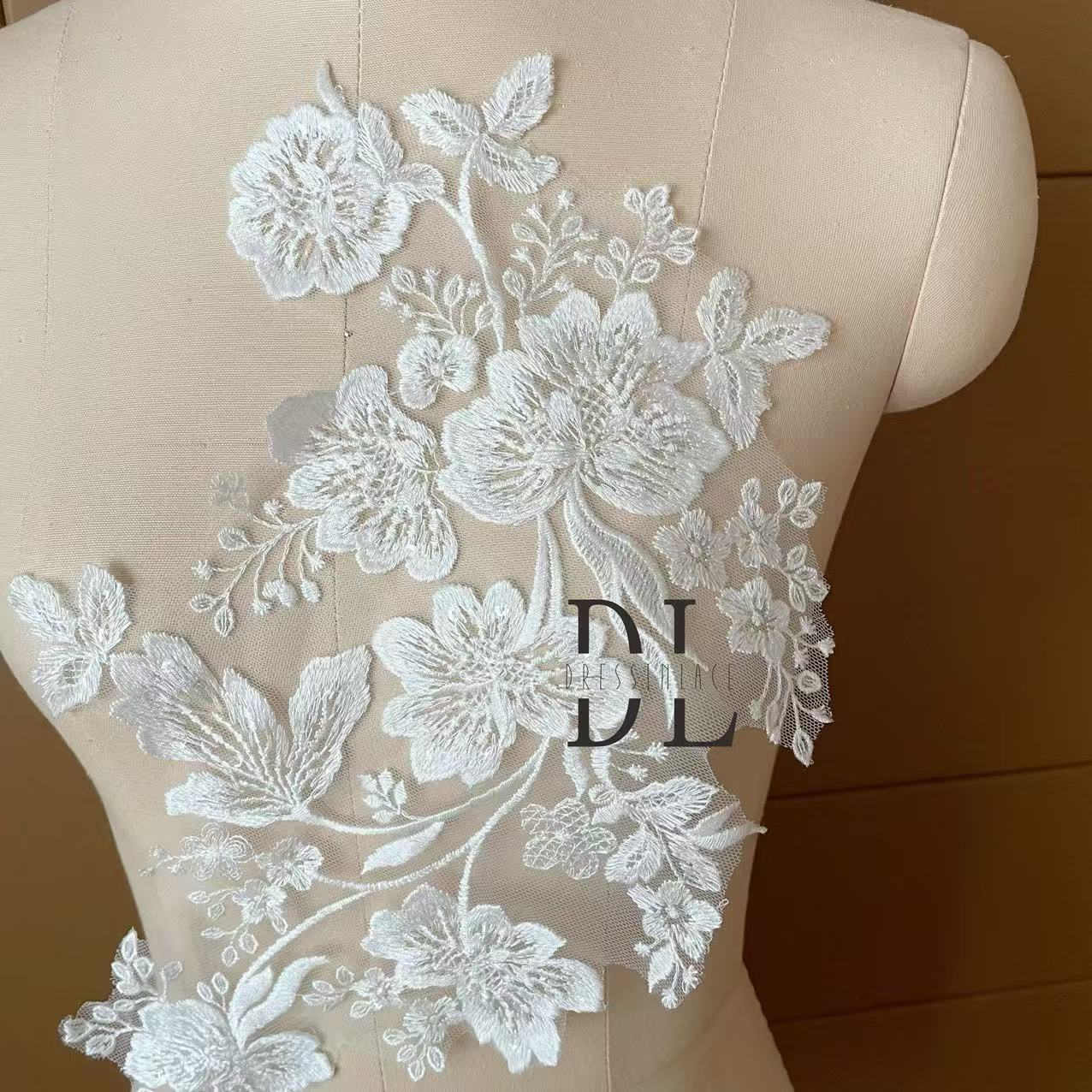 DLM2319 Bride wedding dresses Lace motifs, bridal veils accessories