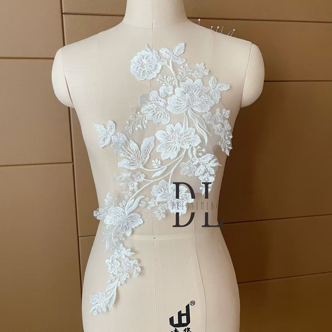DLM2319 Bride wedding dresses Lace motifs, bridal veils accessories