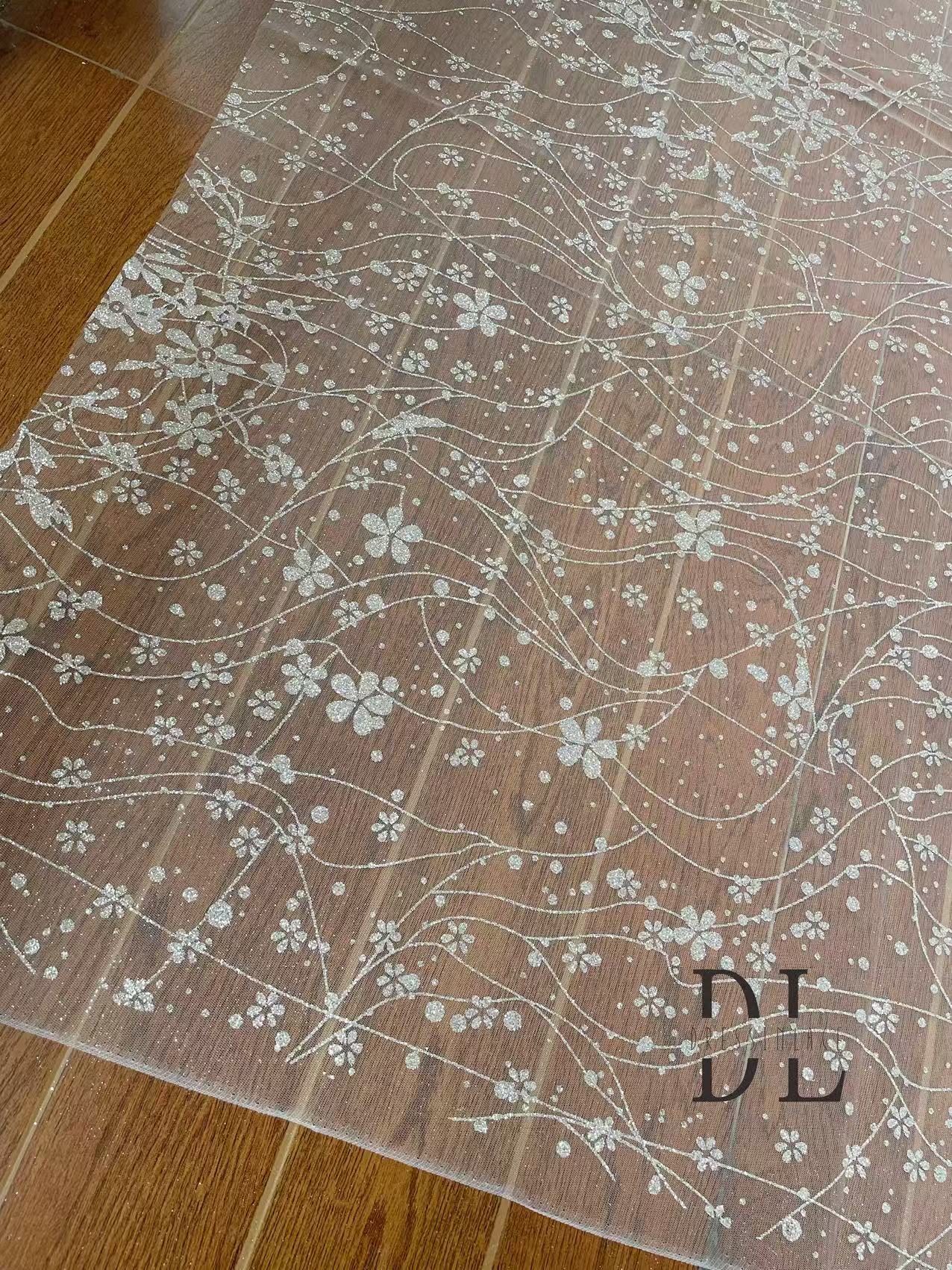 DL130058 Tela de encaje con flores brillantes y purpurina de alta calidad para vestidos de novia de 130 cm de ancho 