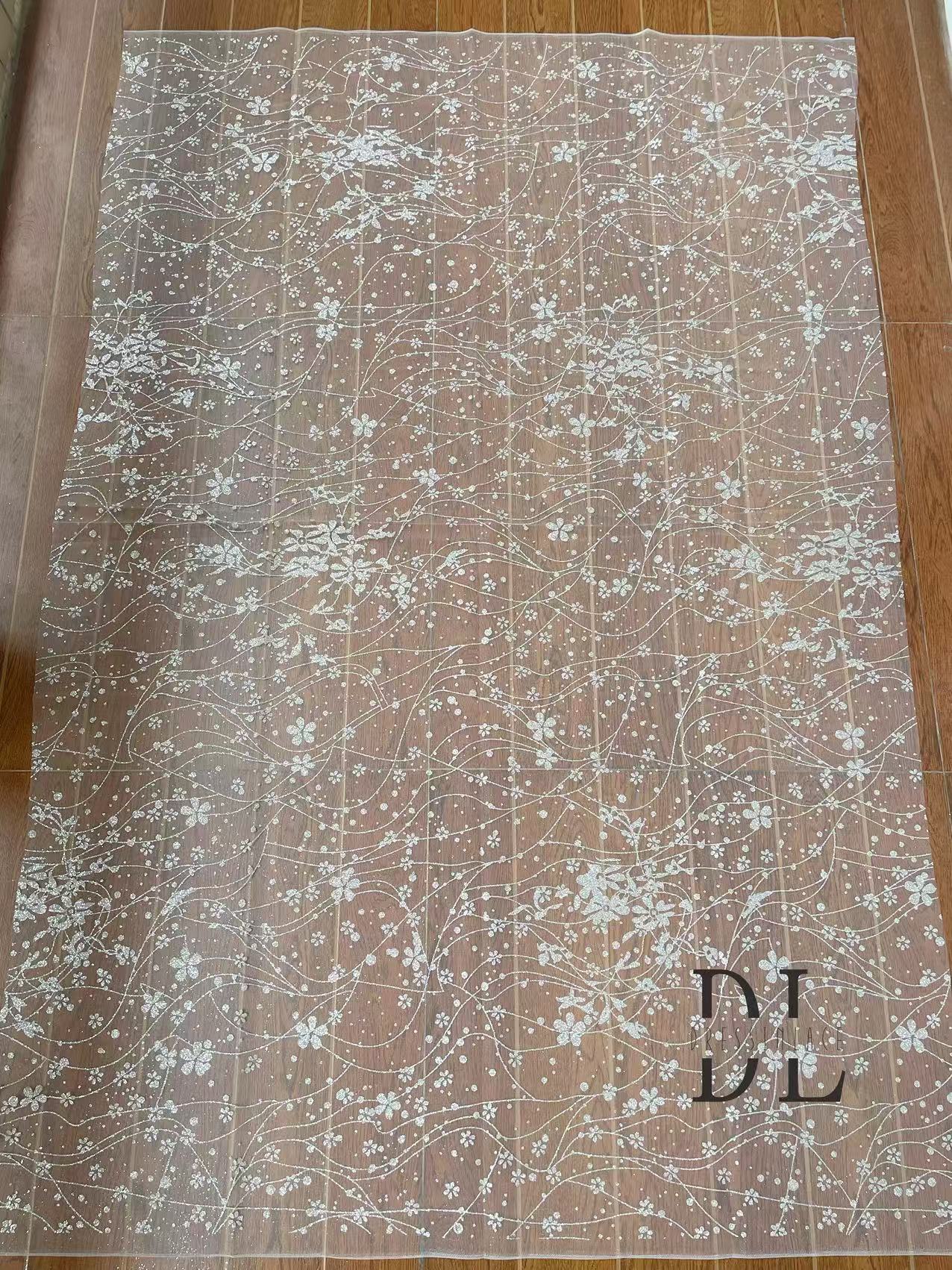 DL130058 Tela de encaje con flores brillantes y purpurina de alta calidad para vestidos de novia de 130 cm de ancho 