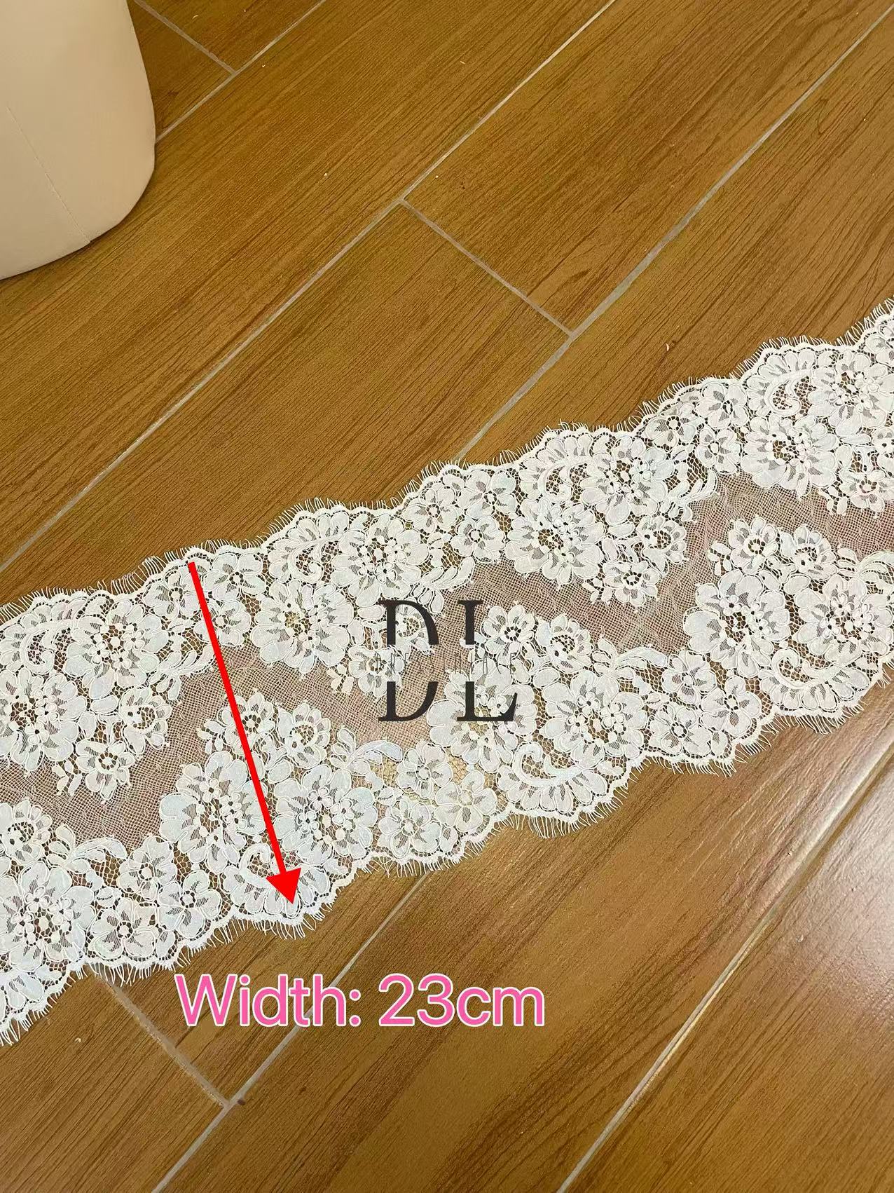 DL130013 Tejido de encaje de flores de satén 3D suave de alta calidad con cuentas de perlas para vestidos de novia 