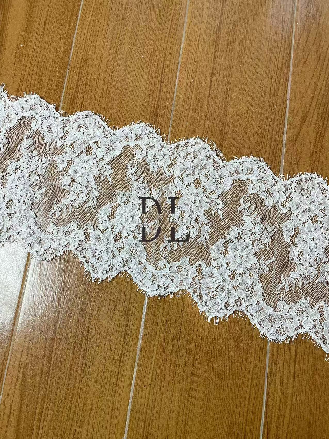 DL130013 Tessuto di pizzo di fiori di raso 3D morbido di alta qualità con perline per abiti da sposa 