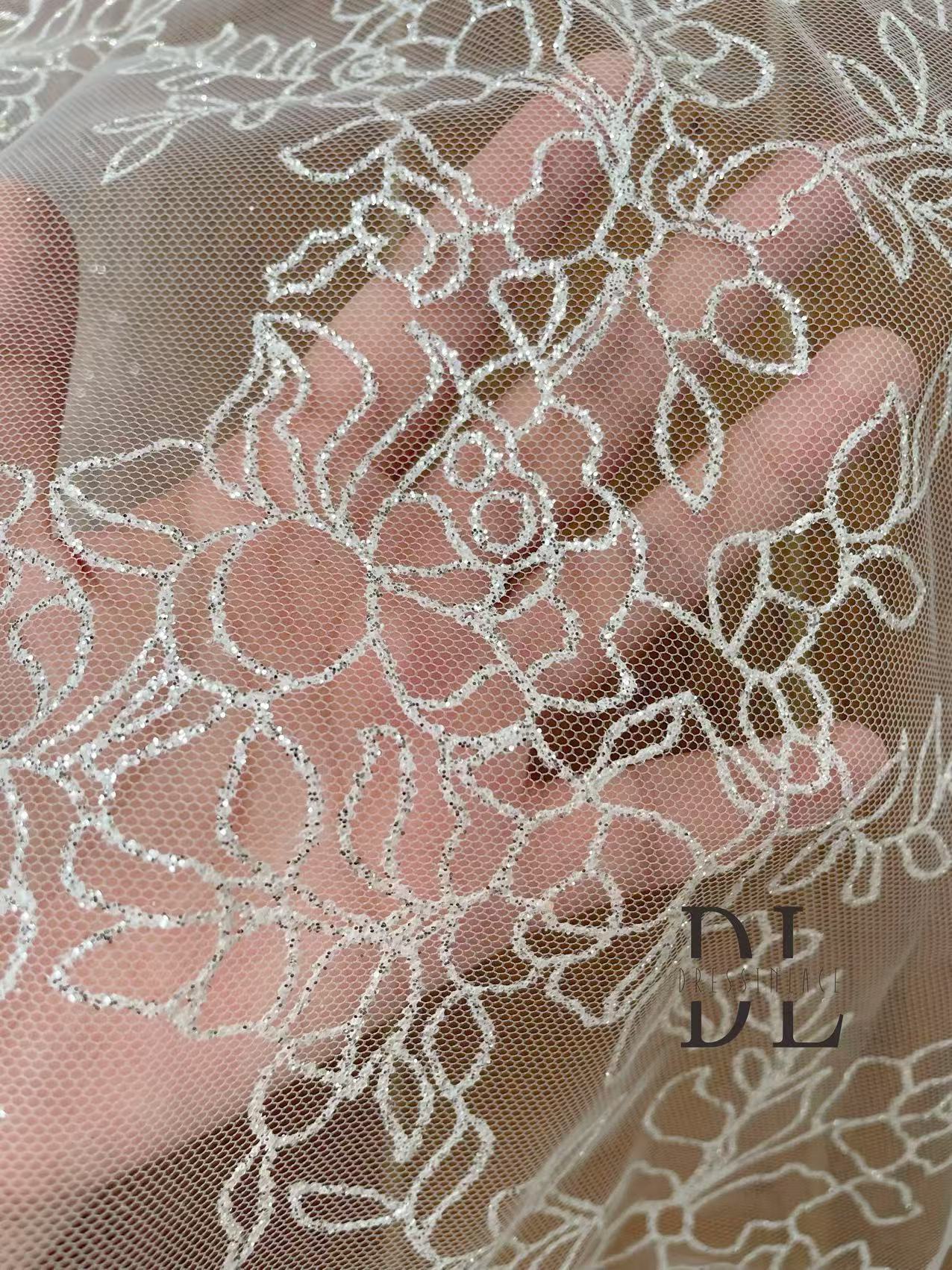 DL130058 Tessuto di pizzo con fiori glitterati lucidi di alta qualità per abiti da sposa larghezza 130 cm 