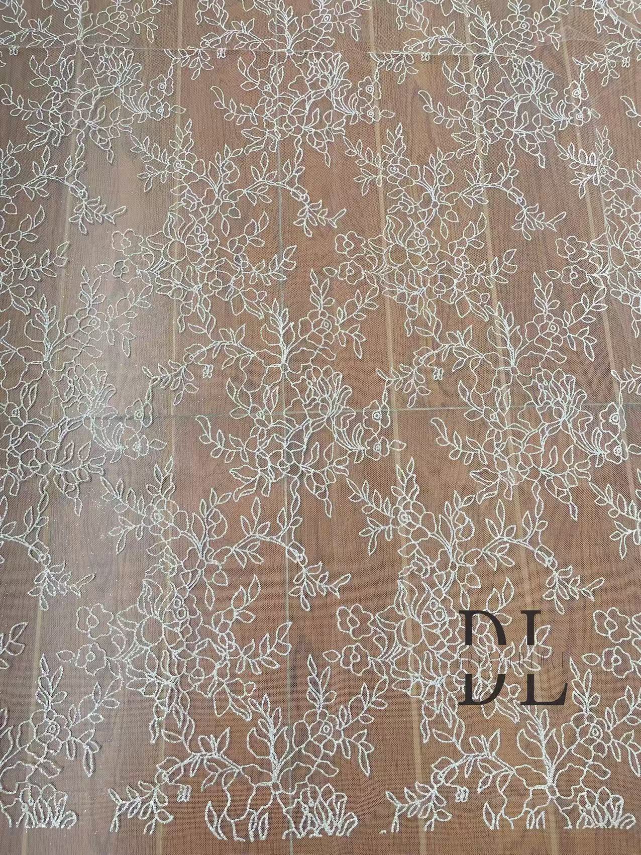 DL130058 Tessuto di pizzo con fiori glitterati lucidi di alta qualità per abiti da sposa larghezza 130 cm 