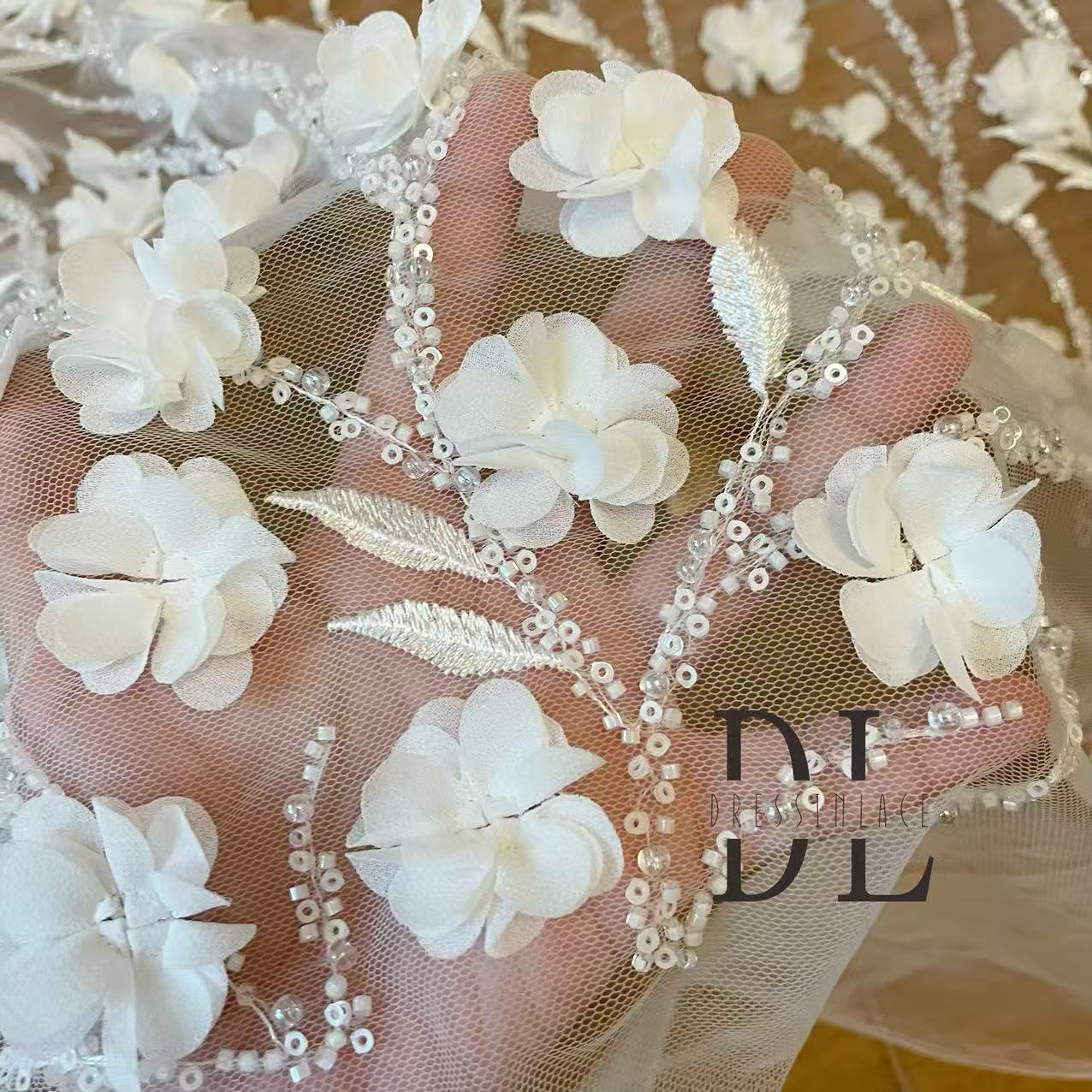 DL130009 Elegante tejido de encaje bordado con un impresionante diseño para vestido de novia DL130009 