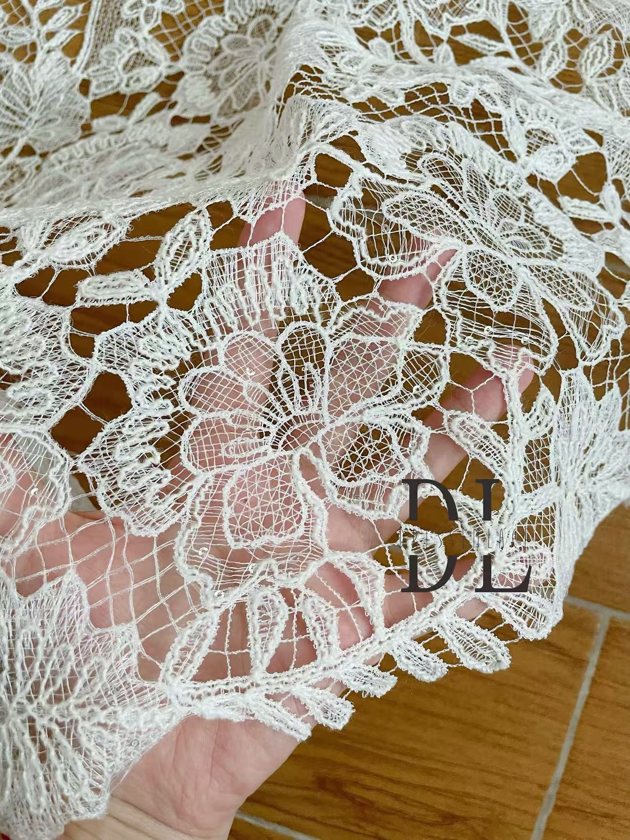 DL120195 Elegant Water Soluble Classical pattern Lace Fabric with sequins For Novia Dresses, bridal wedding gowns