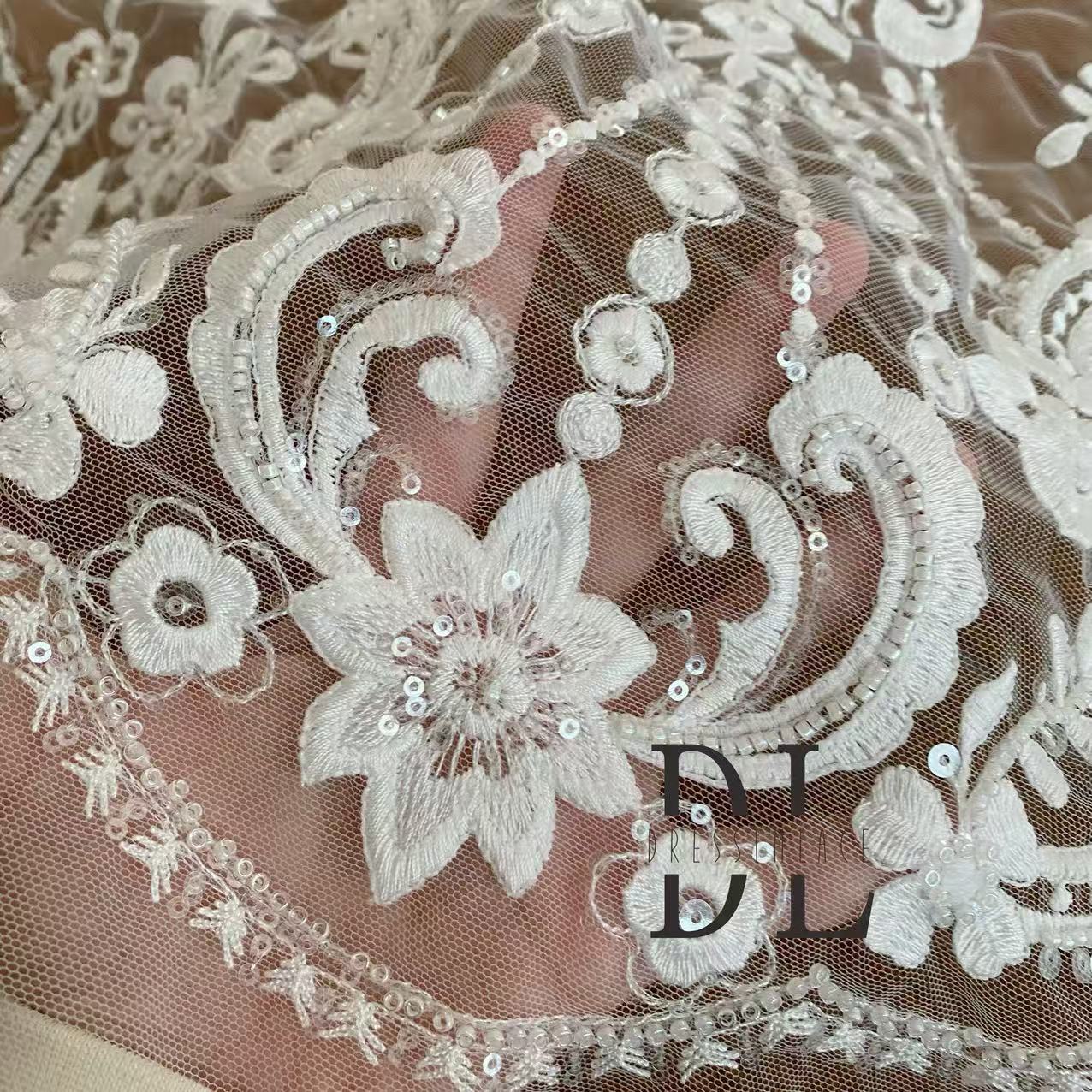 DL130009 Elegante tejido de encaje bordado con un impresionante diseño para vestido de novia DL130009 