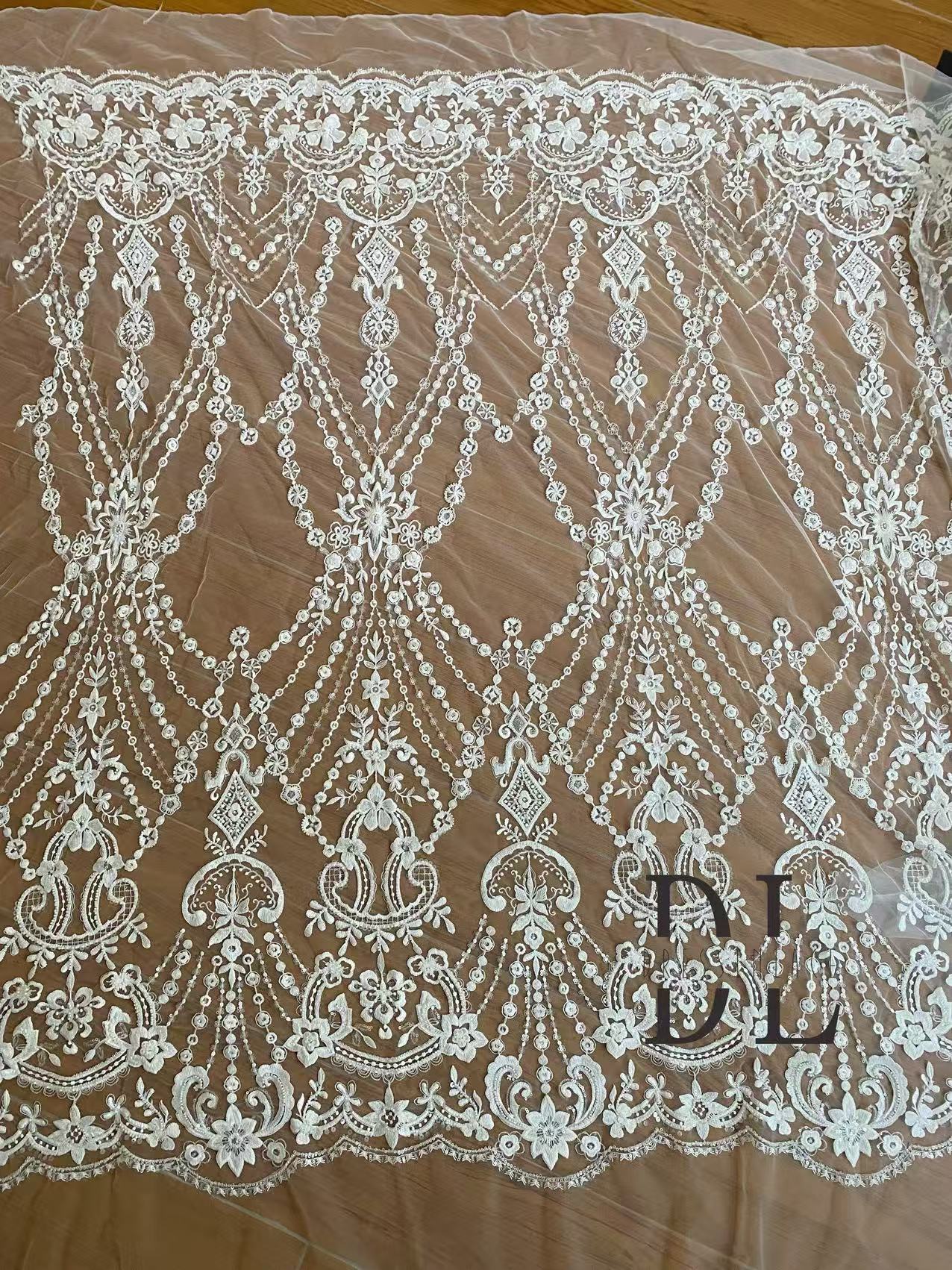 DL130009 Elegante tejido de encaje bordado con un impresionante diseño para vestido de novia DL130009 