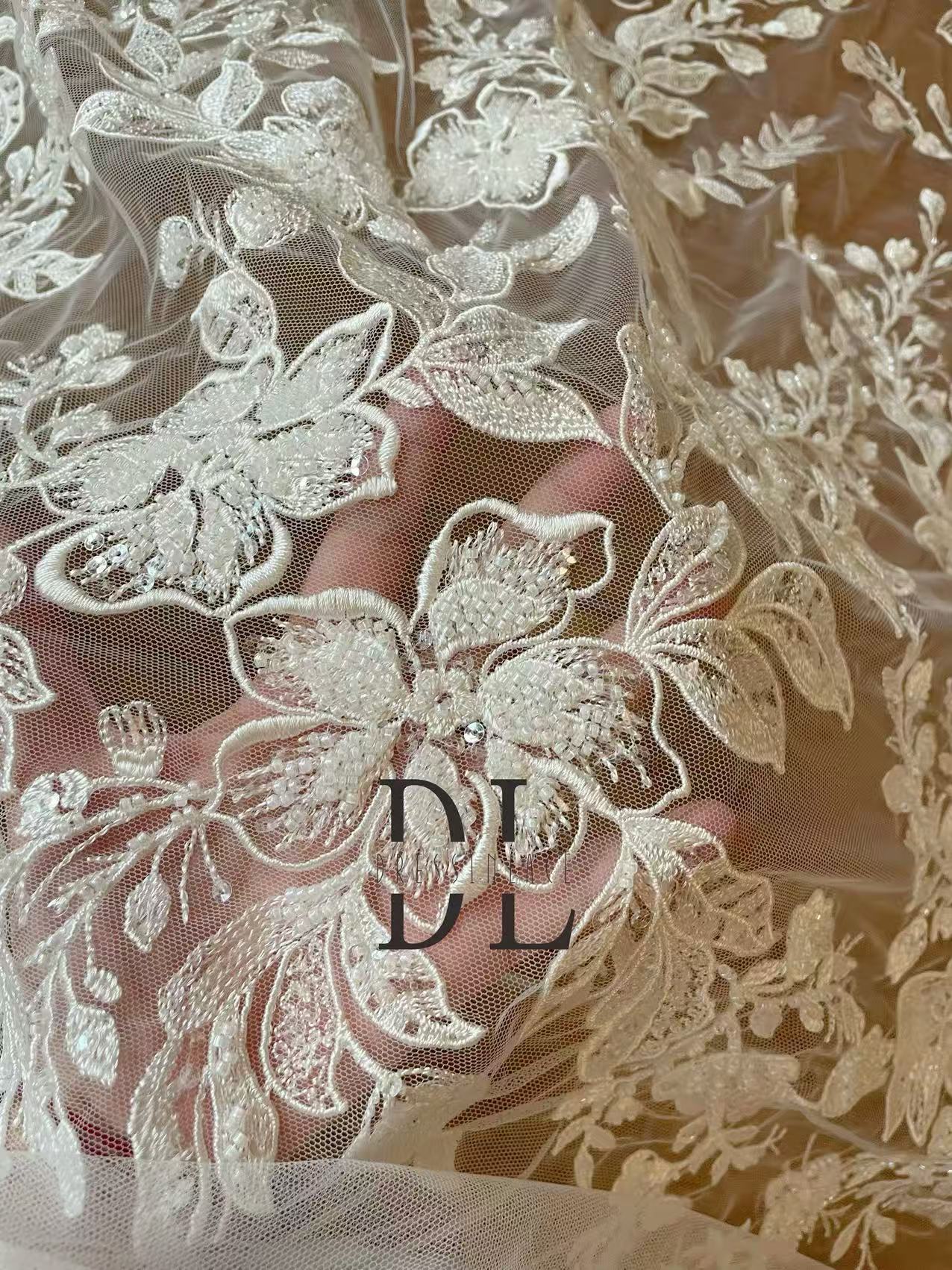 DL130009 Elegante tejido de encaje bordado con un impresionante diseño para vestido de novia DL130009 