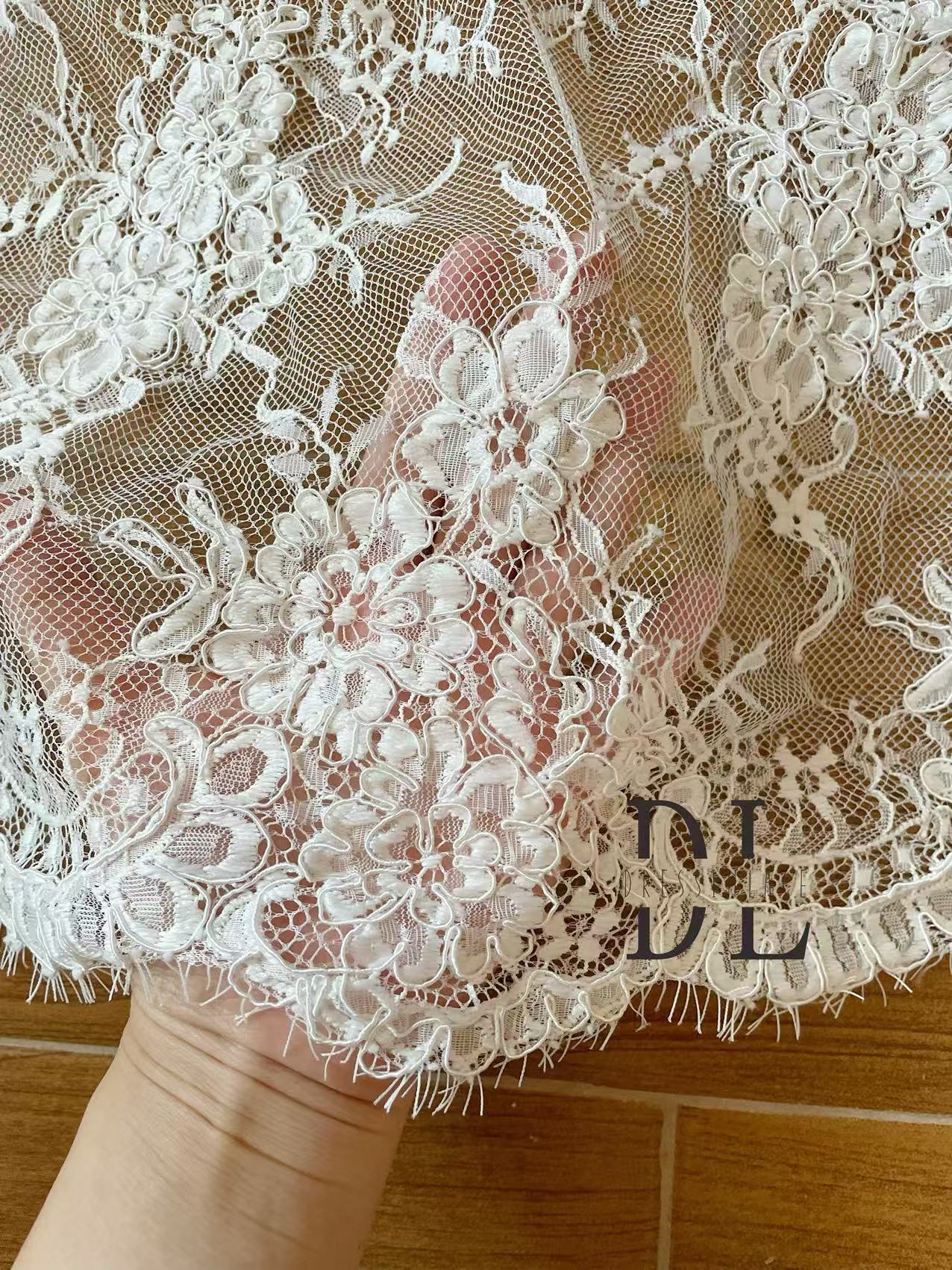 DL15104 Boho Fabrics Delicada tela de encaje Chantilly para vestidos de novia: material de pestañas suave y exquisito 