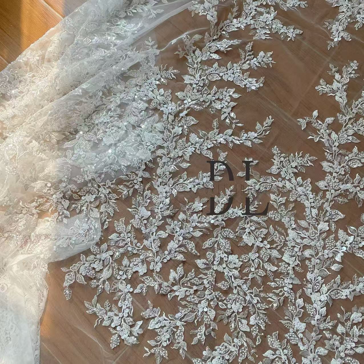 DL130009 Elegante tejido de encaje bordado con un impresionante diseño para vestido de novia DL130009 