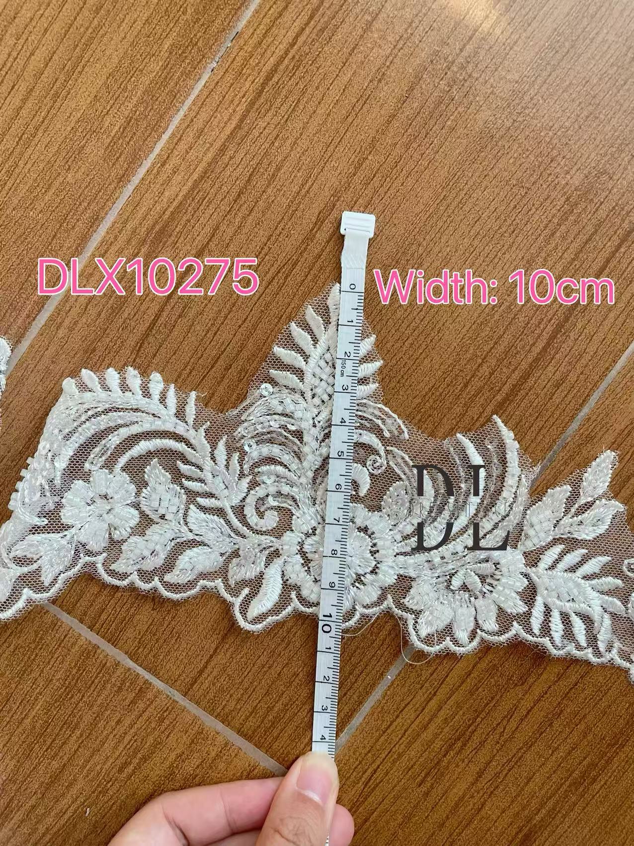 DLX15253 Patrón de hojas bordadas Tejido de encaje Bordes de ancho 15 cm Cuentas y lentejuelas para velos de novia