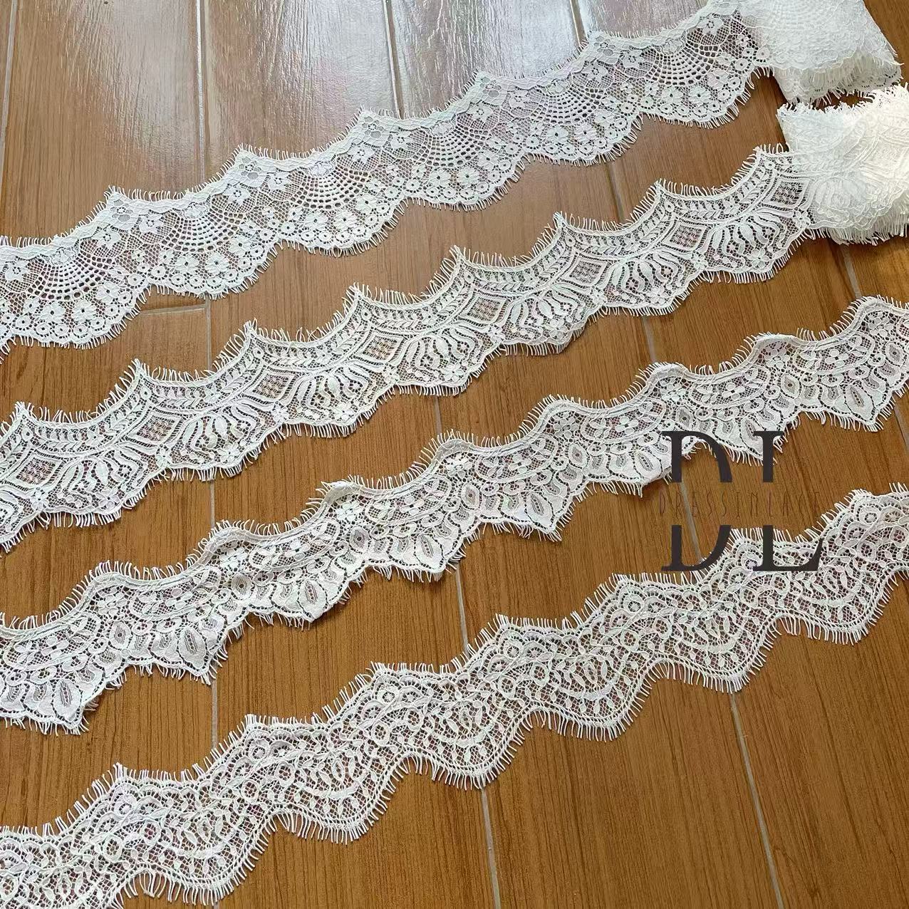 DLX15253 Patrón de hojas bordadas Tejido de encaje Bordes de ancho 15 cm Cuentas y lentejuelas para velos de novia