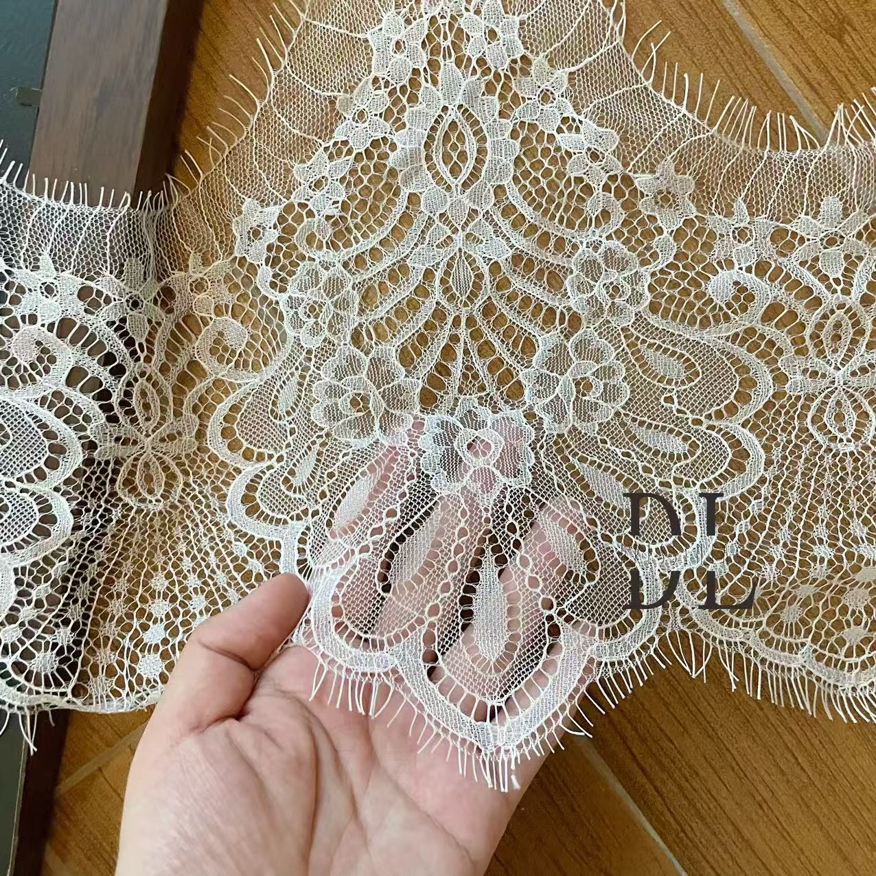Charming Chantilly lace trims for fashion clothes, bridal dresses, wedding veils accessories, DIY garment accessories