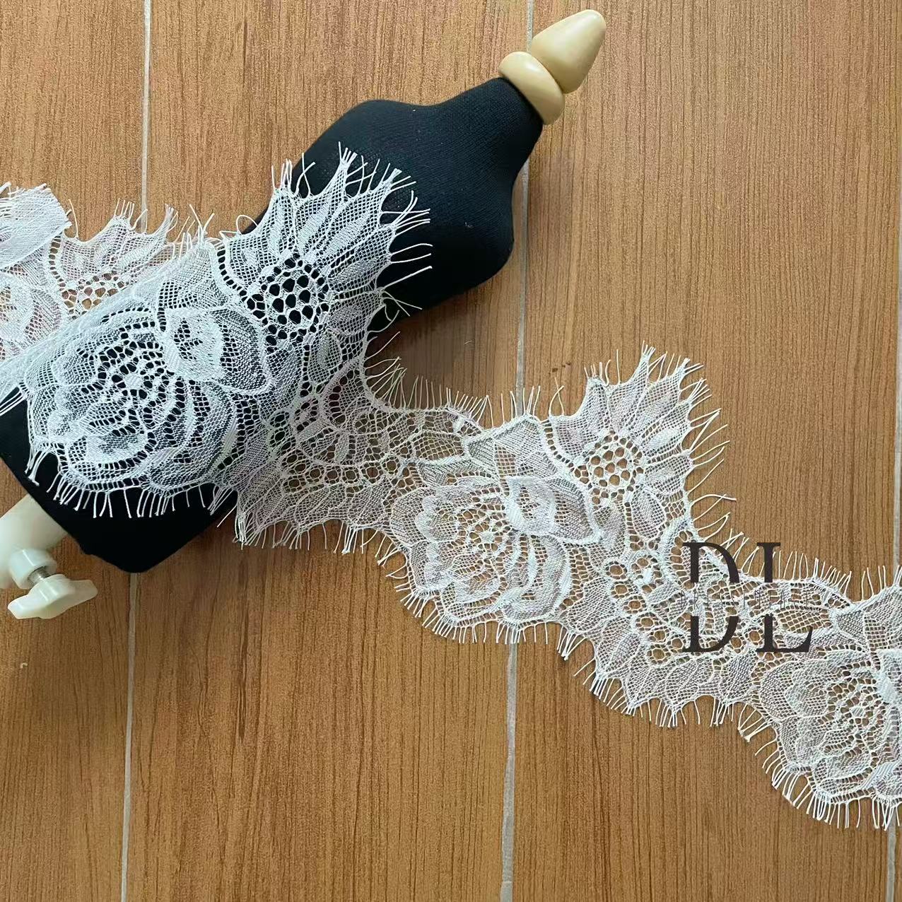 Good quality Chantilly lace trims for DIY fashion clothes, bridal dresses, wedding textiles accessories, home curtain textiles decorate, 3meters/roll
