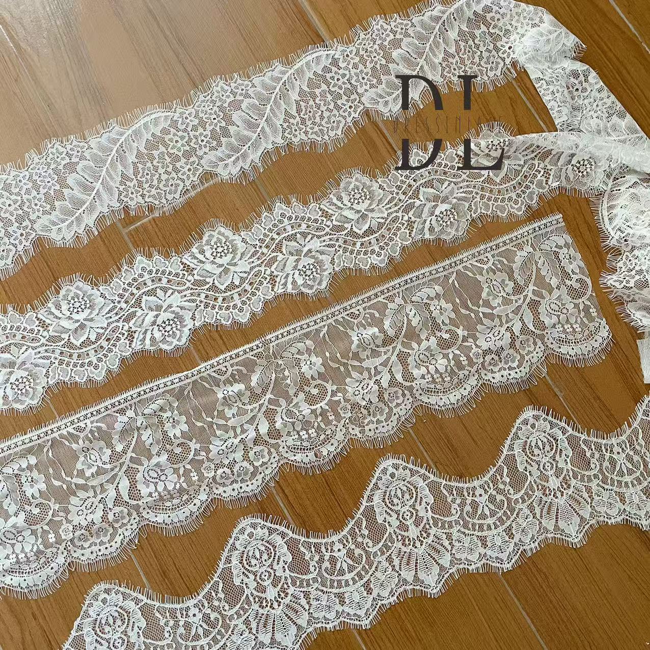 Good quality Chantilly lace borders for DIY fashion clothes, bridal dresses, wedding textiles accessories, home curtain textiles decorate, 3meters/roll