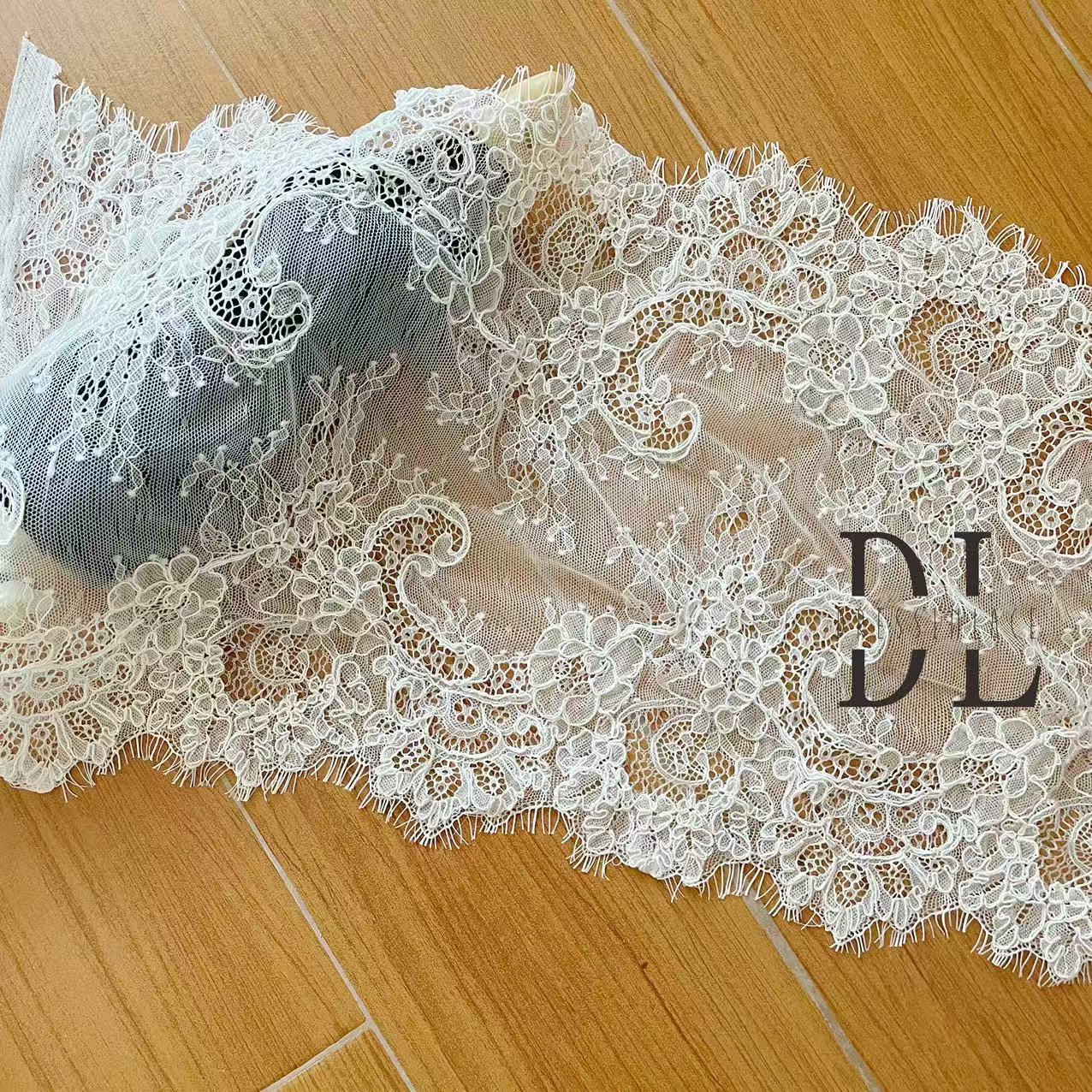DL130013 Tejido de encaje de flores de satén 3D suave de alta calidad con cuentas de perlas para vestidos de novia 