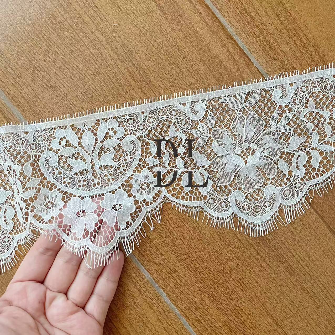 DLX15253 Patrón de hojas bordadas Tejido de encaje Bordes de ancho 15 cm Cuentas y lentejuelas para velos de novia