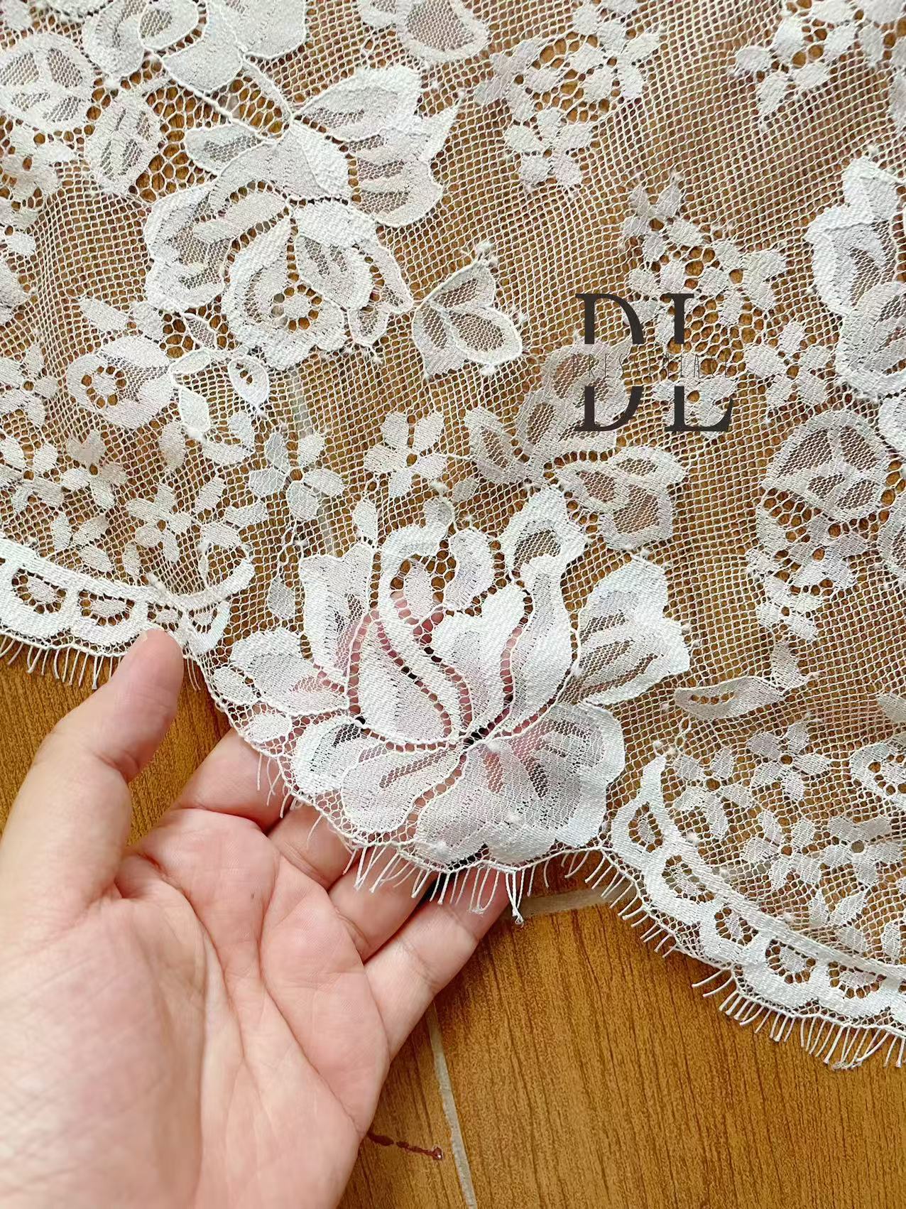 DL15104 Boho Fabrics Delicada tela de encaje Chantilly para vestidos de novia: material de pestañas suave y exquisito 