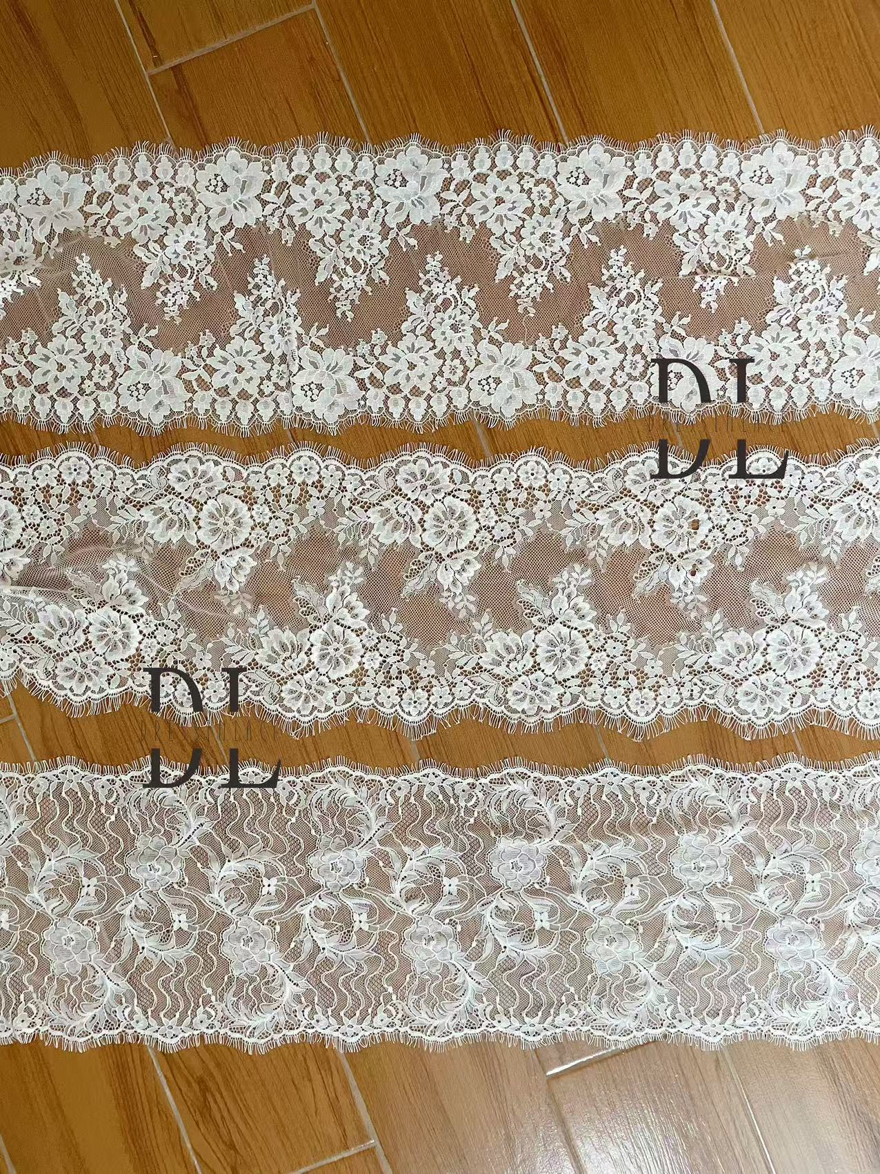 DLX15253 Ricamo Foglie Modello Tessuto di pizzo Bordi larghi 15 cm Perline e paillettes per veli da sposa