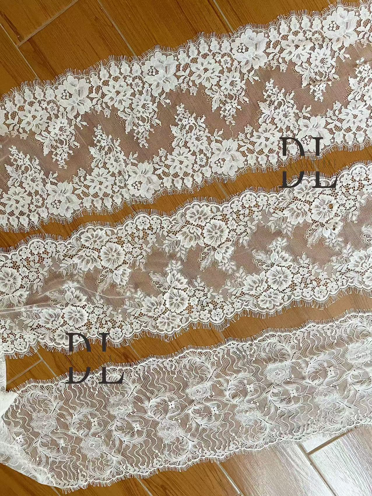 DLX15253 Ricamo Foglie Modello Tessuto di pizzo Bordi larghi 15 cm Perline e paillettes per veli da sposa