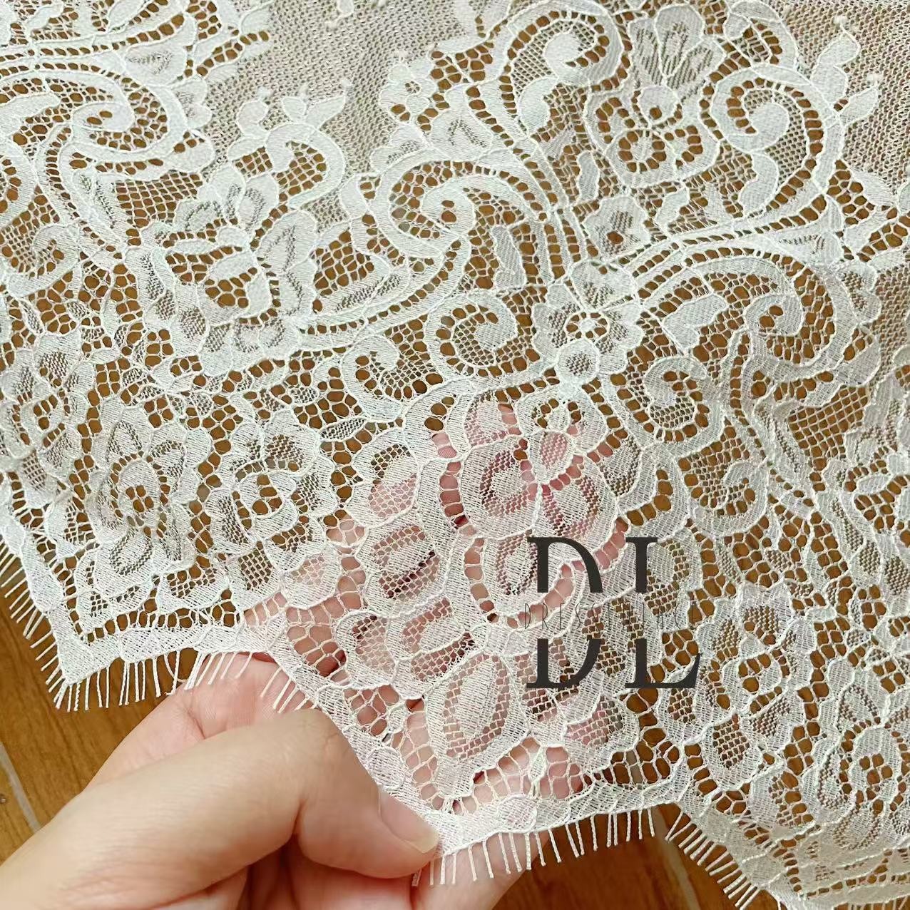 DL15104 Boho Fabrics Delicada tela de encaje Chantilly para vestidos de novia: material de pestañas suave y exquisito 