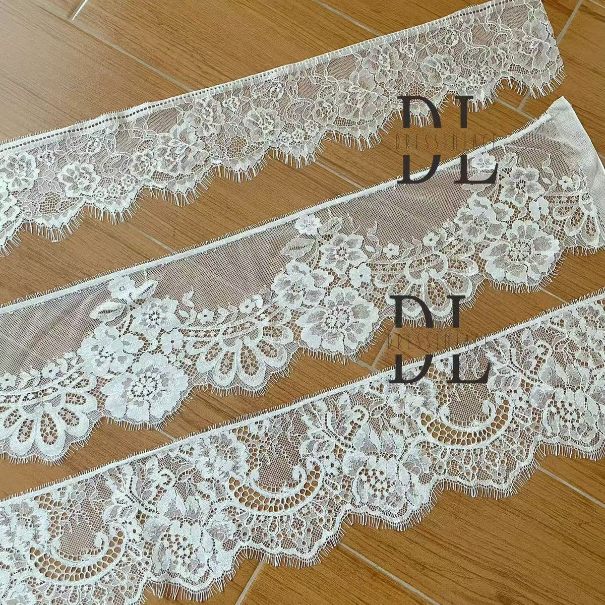 DLX15253 Patrón de hojas bordadas Tejido de encaje Bordes de ancho 15 cm Cuentas y lentejuelas para velos de novia
