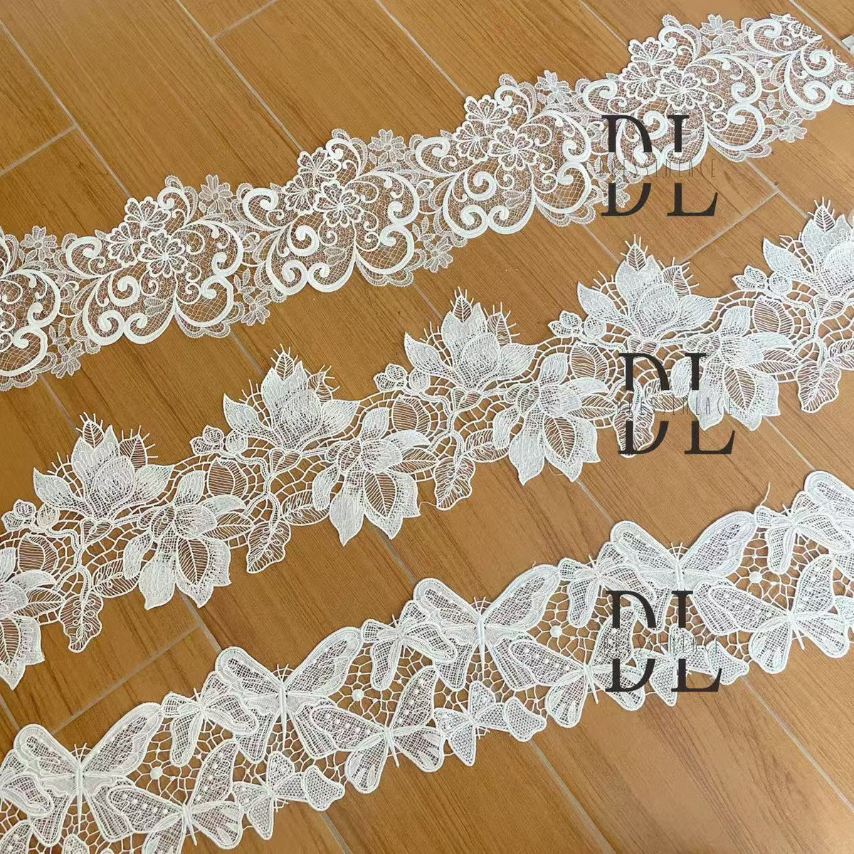 DLX15253 Ricamo Foglie Modello Tessuto di pizzo Bordi larghi 15 cm Perline e paillettes per veli da sposa
