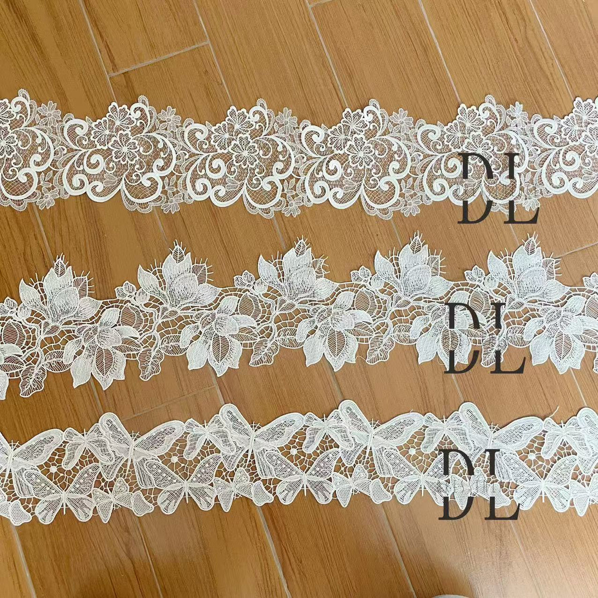 DLX15253 Ricamo Foglie Modello Tessuto di pizzo Bordi larghi 15 cm Perline e paillettes per veli da sposa