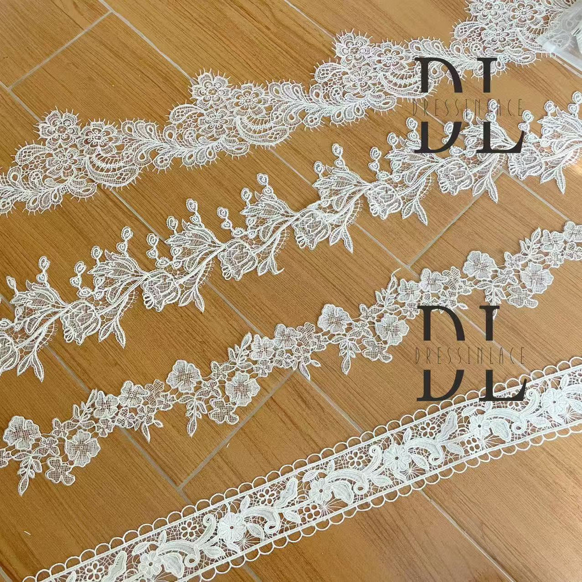 DLX15253 Ricamo Foglie Modello Tessuto di pizzo Bordi larghi 15 cm Perline e paillettes per veli da sposa