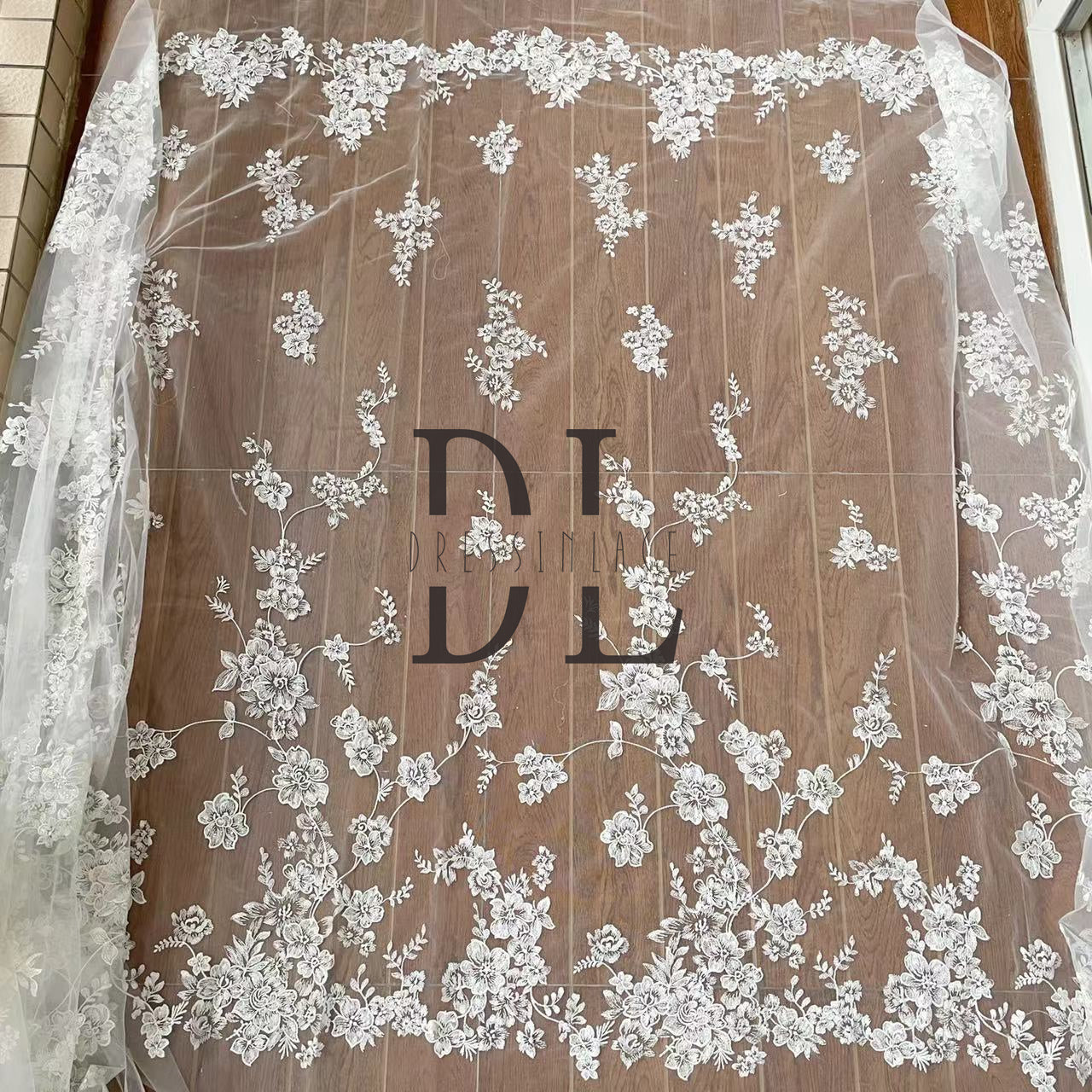 DL130095 Shiny Sequins Lace Fabric - Simple and Cute Flower Design