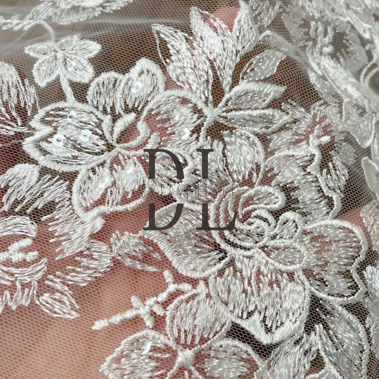 DL130095 Shiny Sequins Lace Fabric - Simple and Cute Flower Design