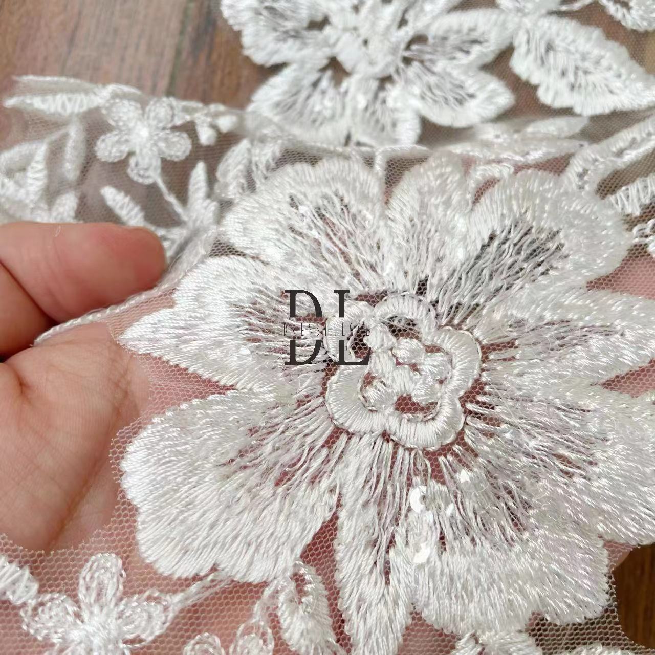 DLM2246 Motivos florales Encaje bordado Apliques Tul Cuentas y lentejuelas para vestidos de novia Accesorios de uso doméstico 